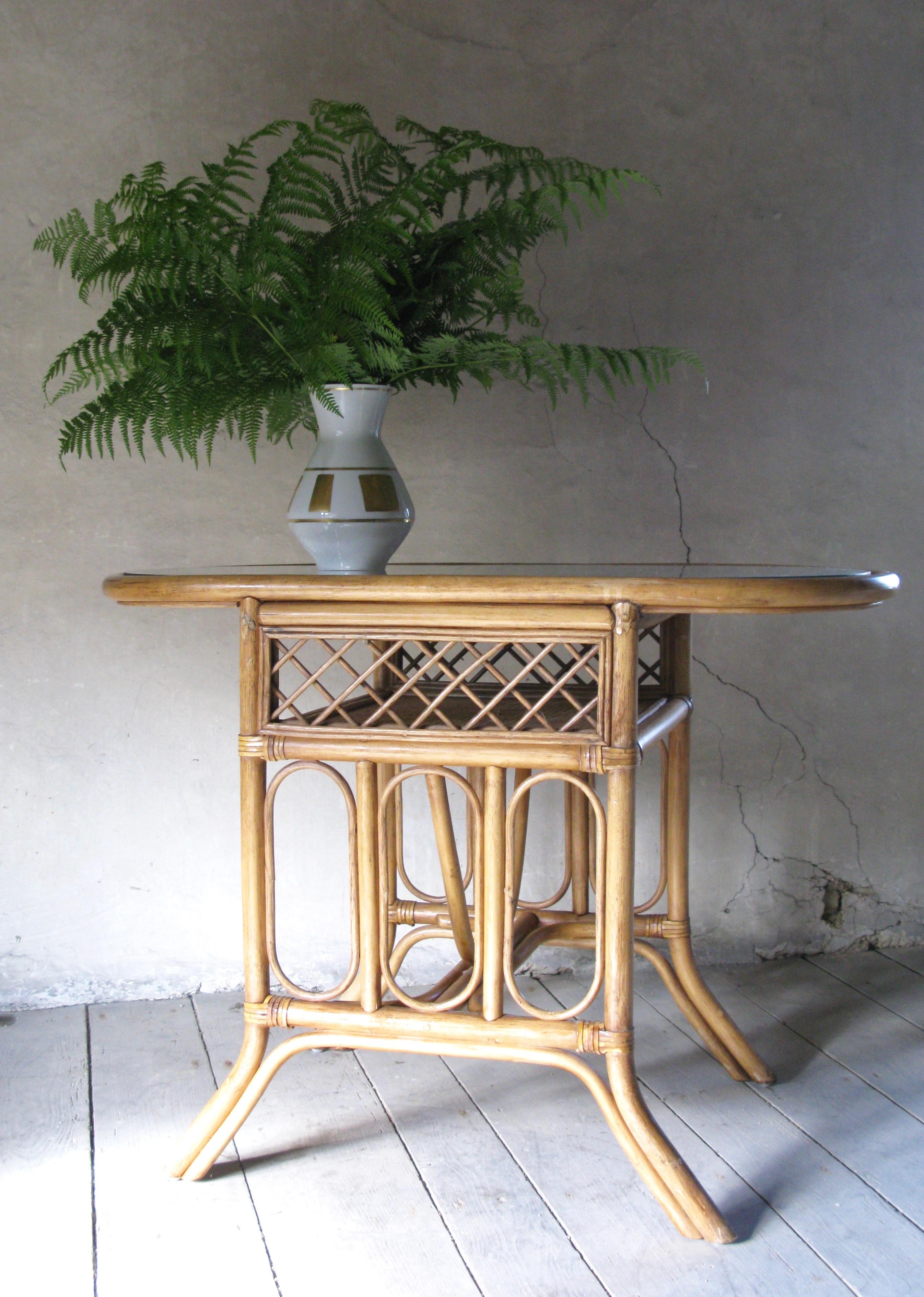 Wonderful decorative midcentury oval bamboo table with glass top.

The item was produced during the 1970s, bought in France

An elegant and lovable design.