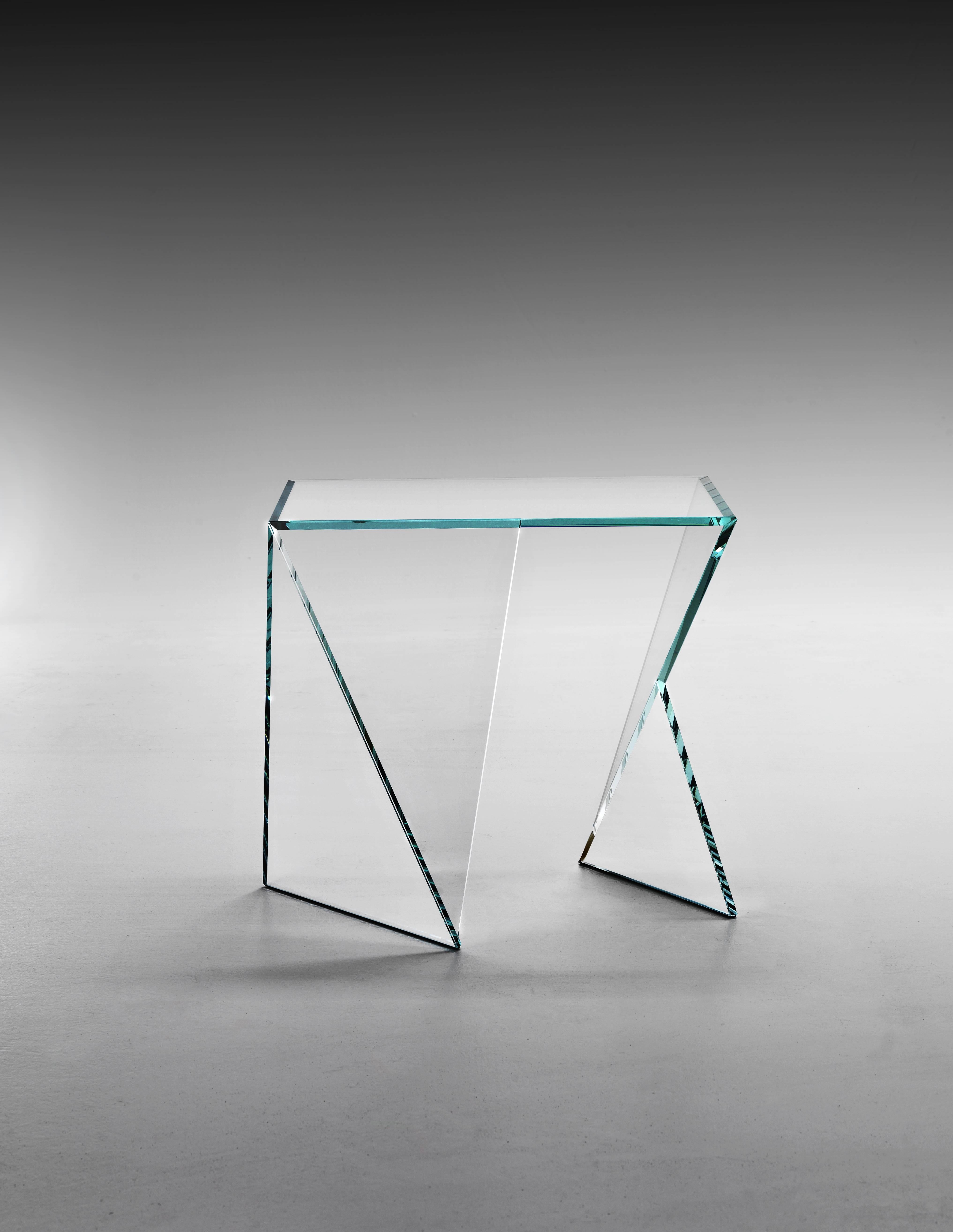 Beistelltisch aus Glas und Kristall in geometrischer Form mit Sammlerdesign, handgefertigt, Italien (Italienisch) im Angebot