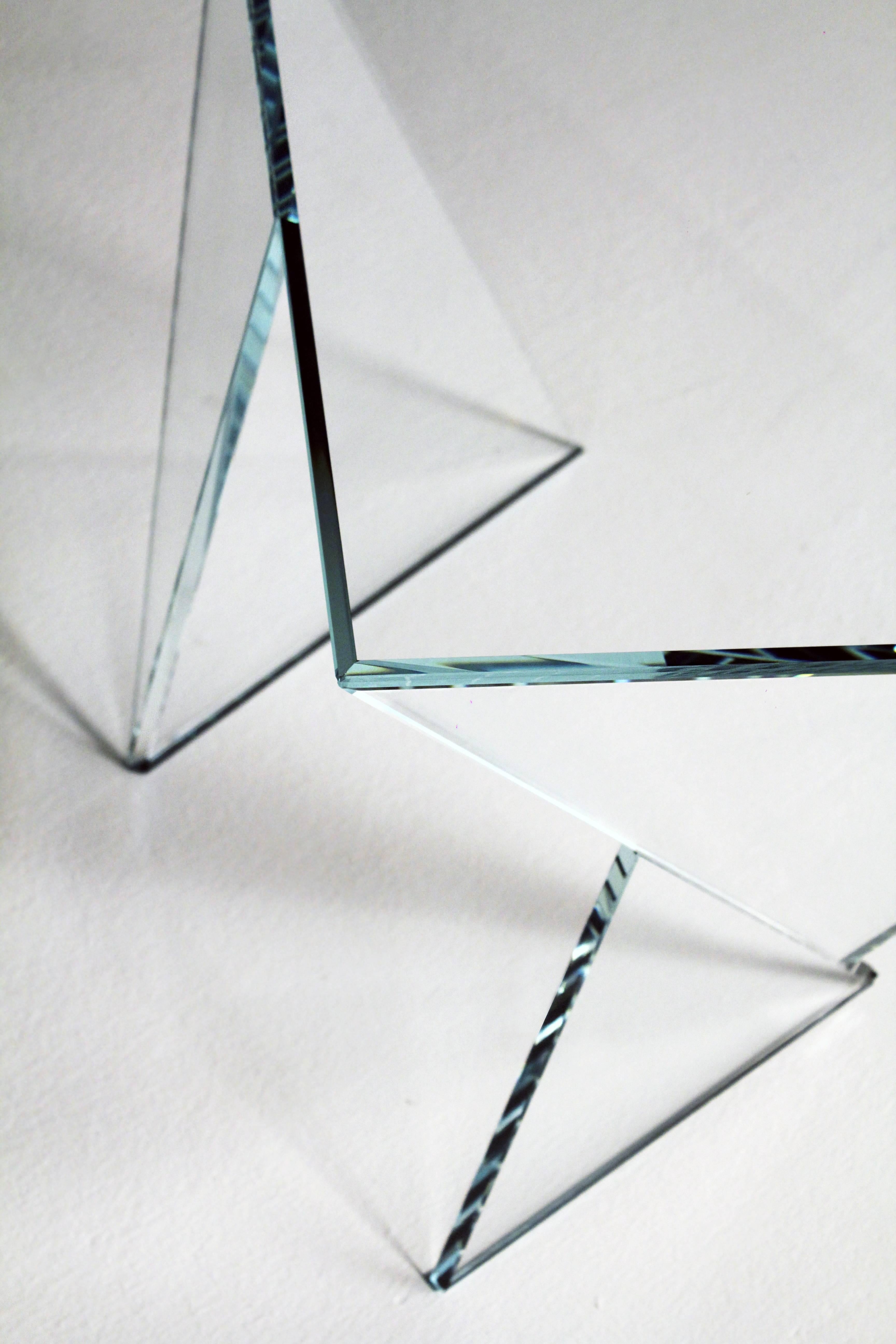 Verre Table d'appoint design de collection en cristal et verre de forme géométrique, fabriquée à la main, Italie en vente