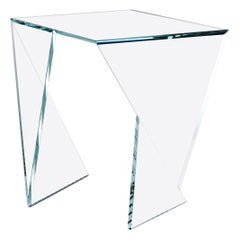 Mesa auxiliar de cristal con forma geométrica de diseño coleccionable hecha a mano en Italia