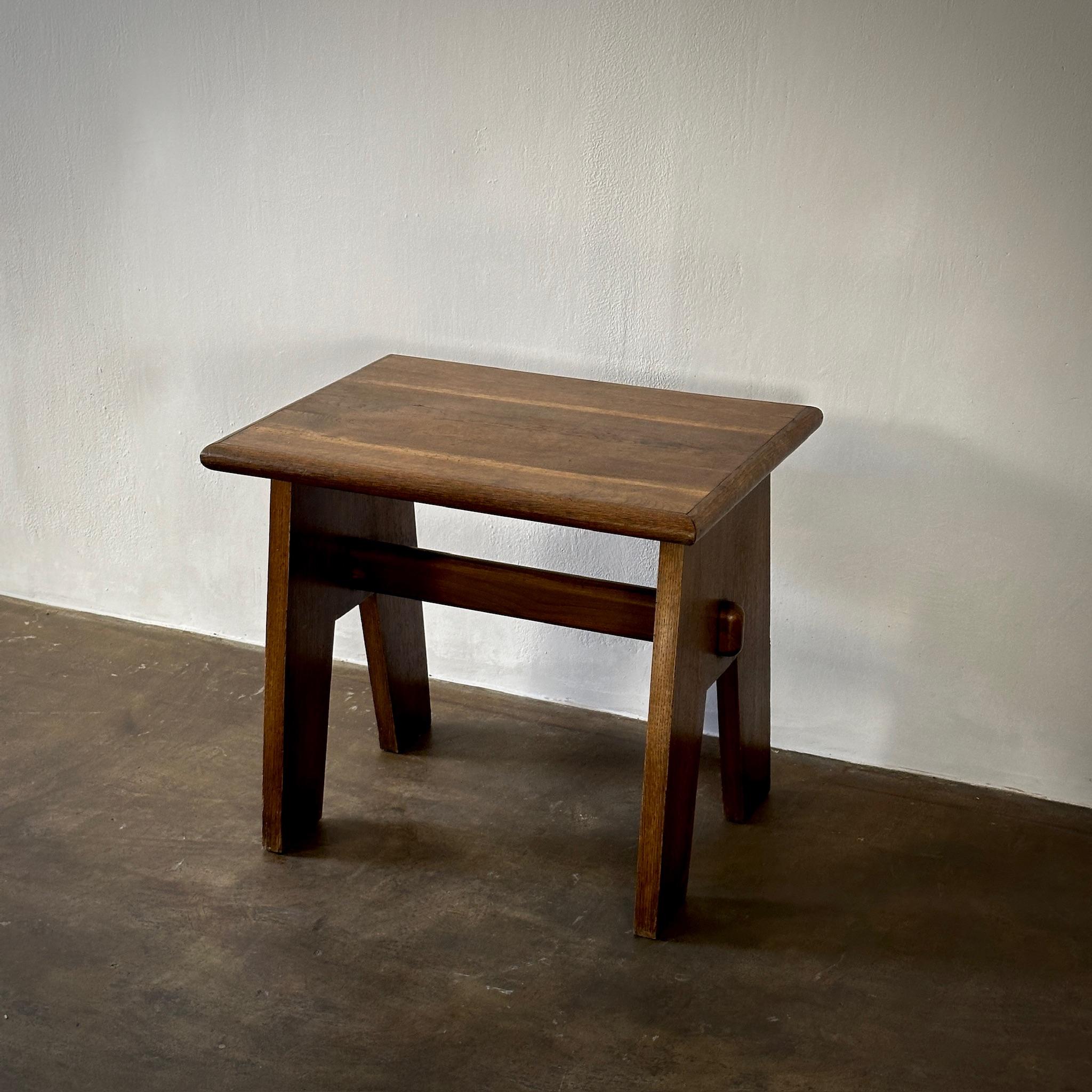 This Dutch midcentury side table embodies the simplicity and functionality of the Amsterdam School with its sturdy oak construction and clean lines. The table's understated design and rich wood finish allow it to serve both practical and aesthetic