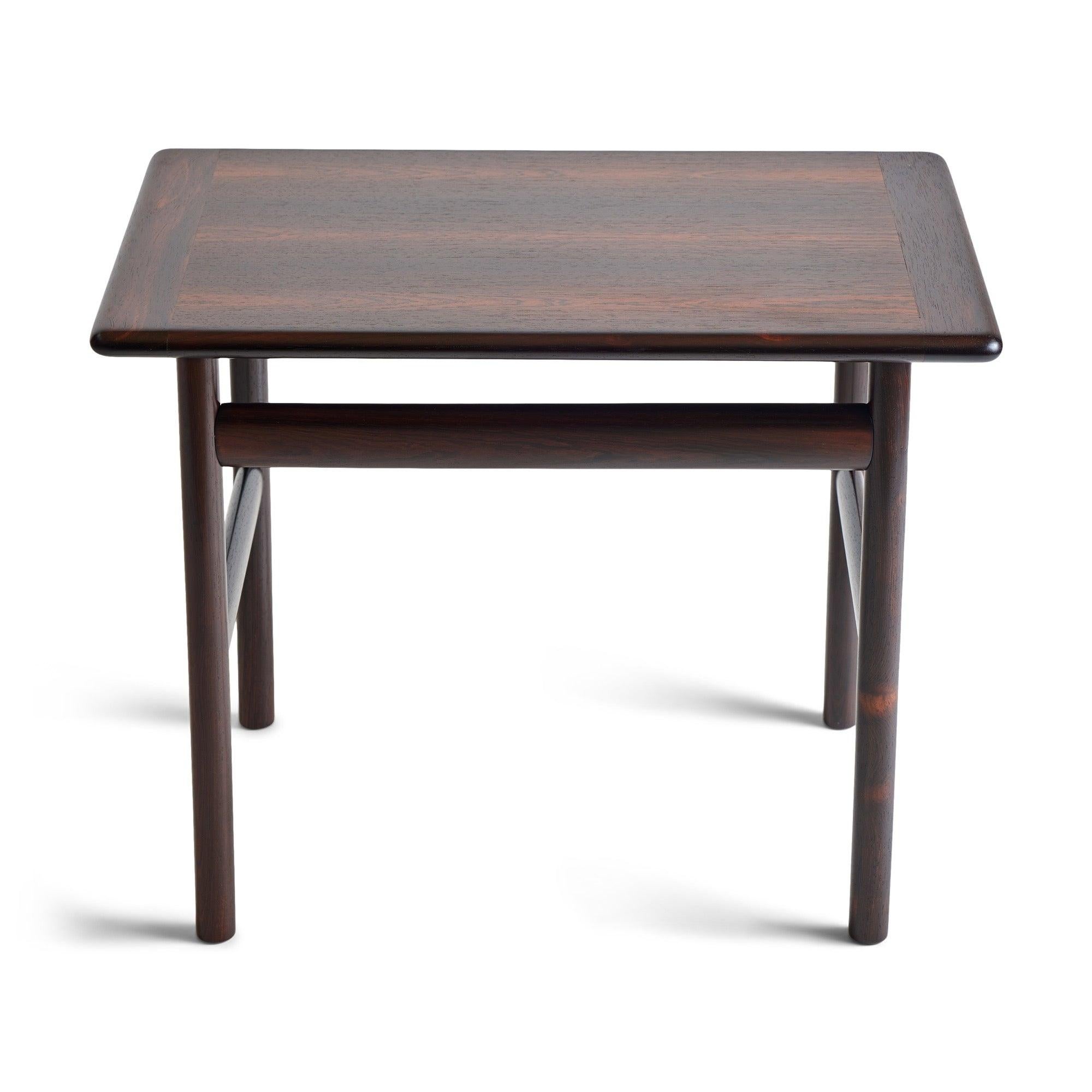 Side Table In Excellent Condition For Sale In Sagaponack, NY