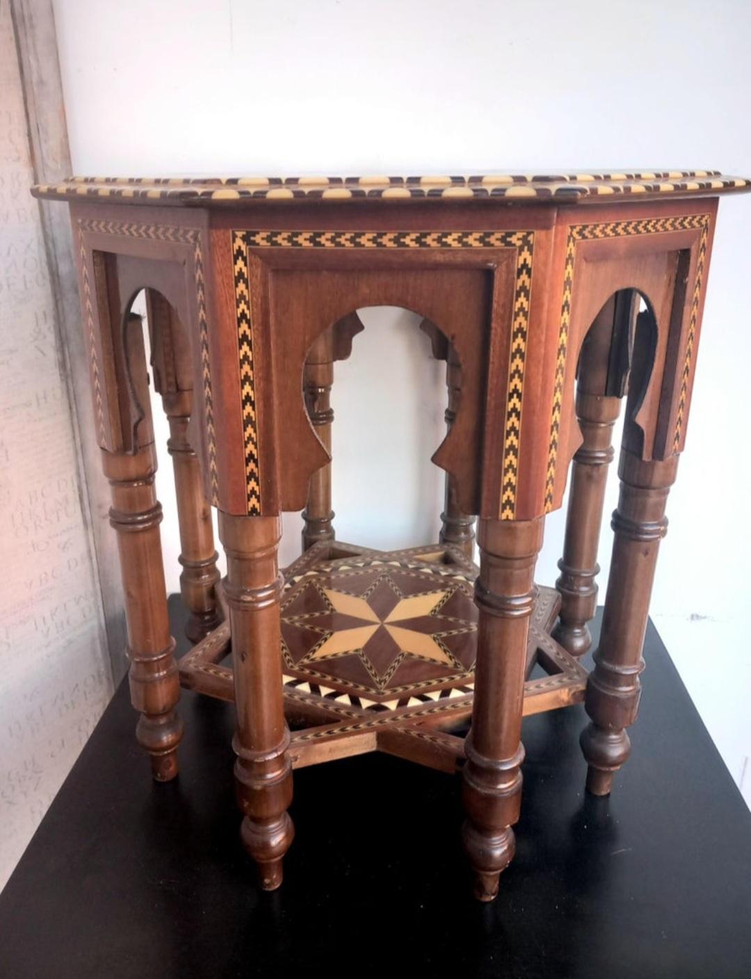 Table basse espagnole  Wood Wood Multicolore 20ème siècle Excellent état - En vente à Mombuey, Zamora