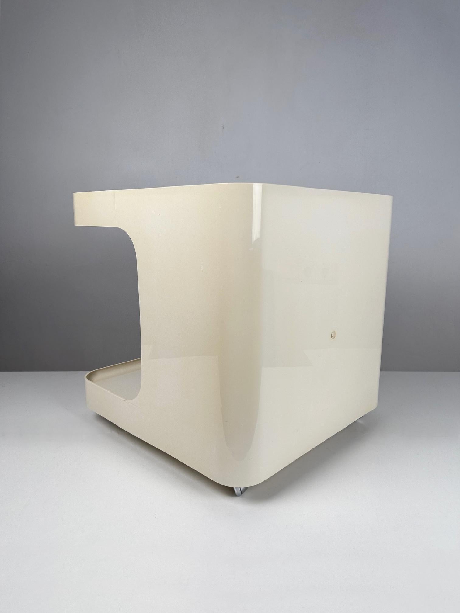 1970s “GAME” Side Table by Marcello Siard for Longato – Italian Space Age Design

The “GAME” side table, designed by Marcello Siard for Longato in 1970s Italy, is a striking example of Space Age and Pop design. Molded from high-quality ABS plastic