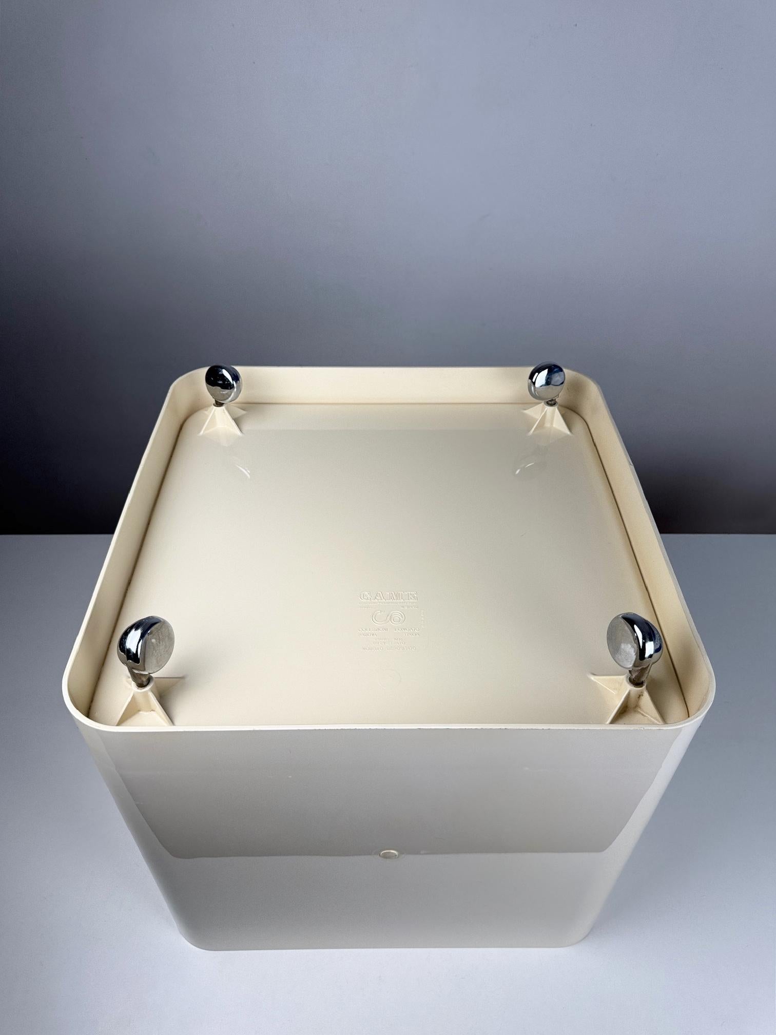 Plastic Side table 