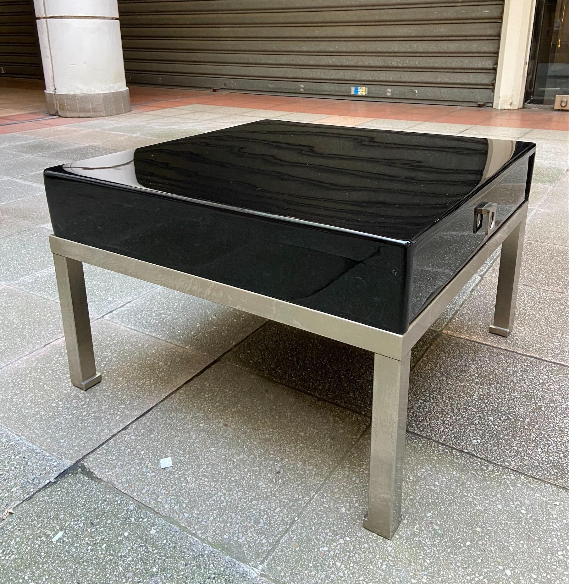 Side table - Guy Lefèvre - 
Circa 1970
For Maison Jansen

Brushed nickel-plated brass and black lacquered wood

Mahogany drawer interior

Measures: W 57 x D 57 x H 37

In a perfect state.
 