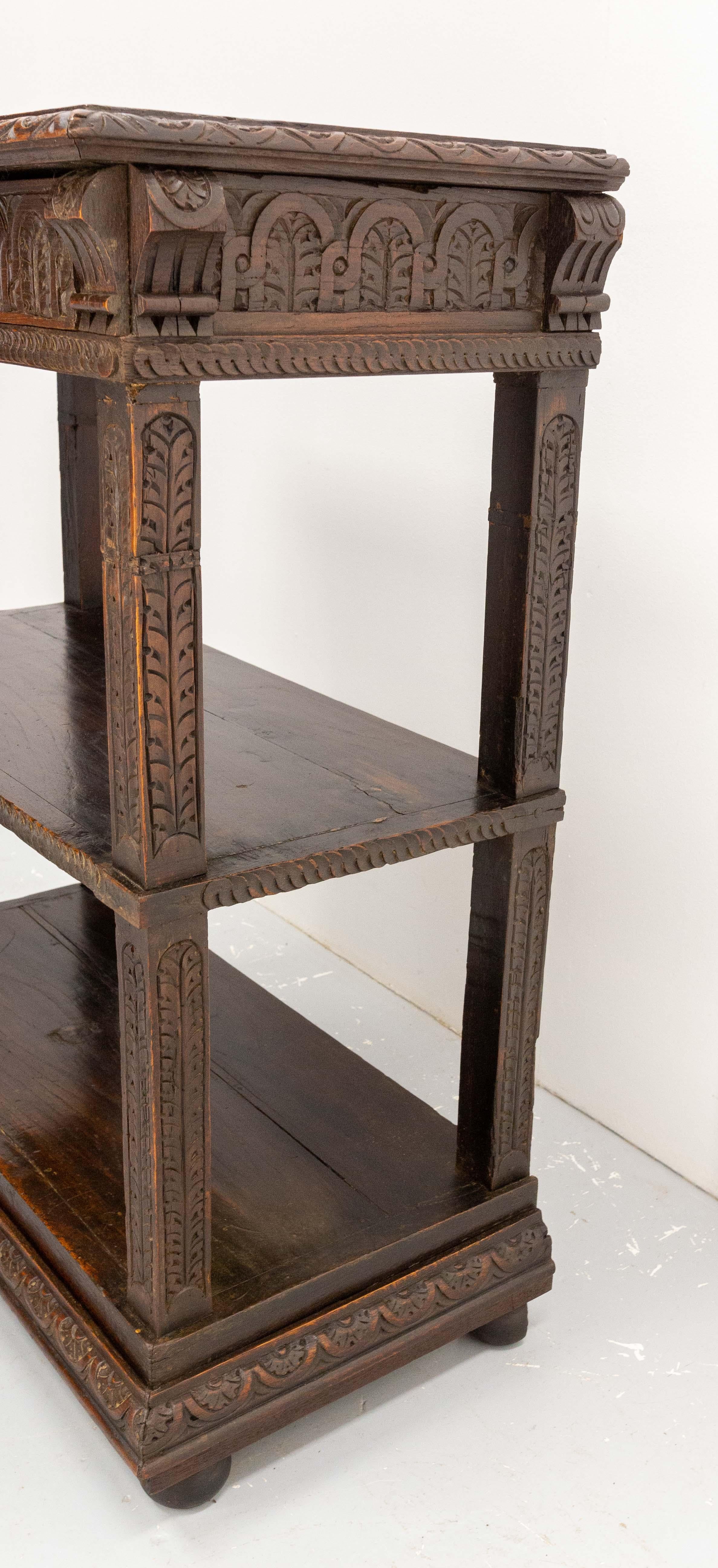 Fin du XIXe siècle Table d'appoint ou table console en chêne de style néo-colonial espagnol, vers 1890 en vente