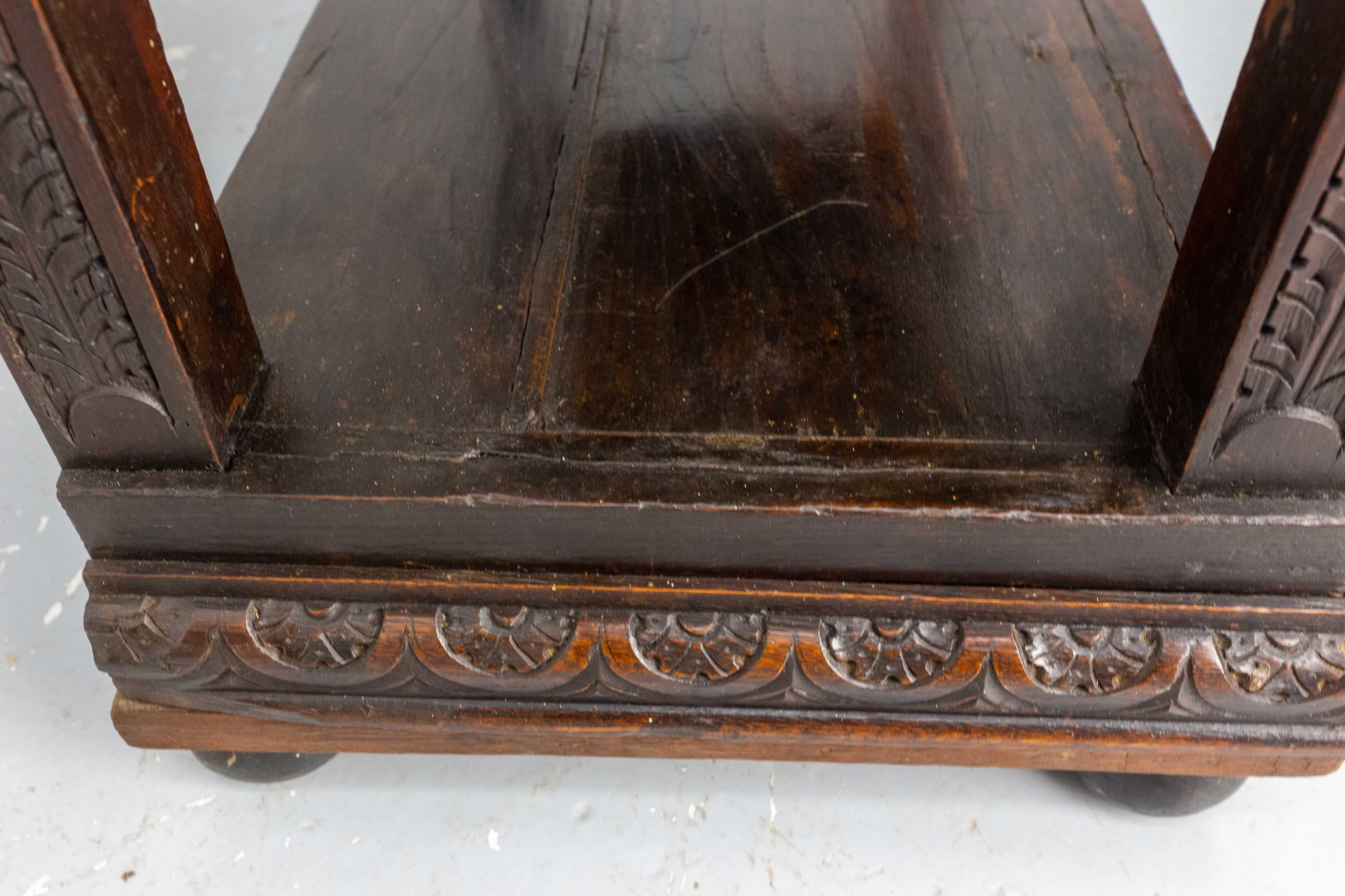 Table d'appoint ou table console en chêne de style néo-colonial espagnol, vers 1890 en vente 2