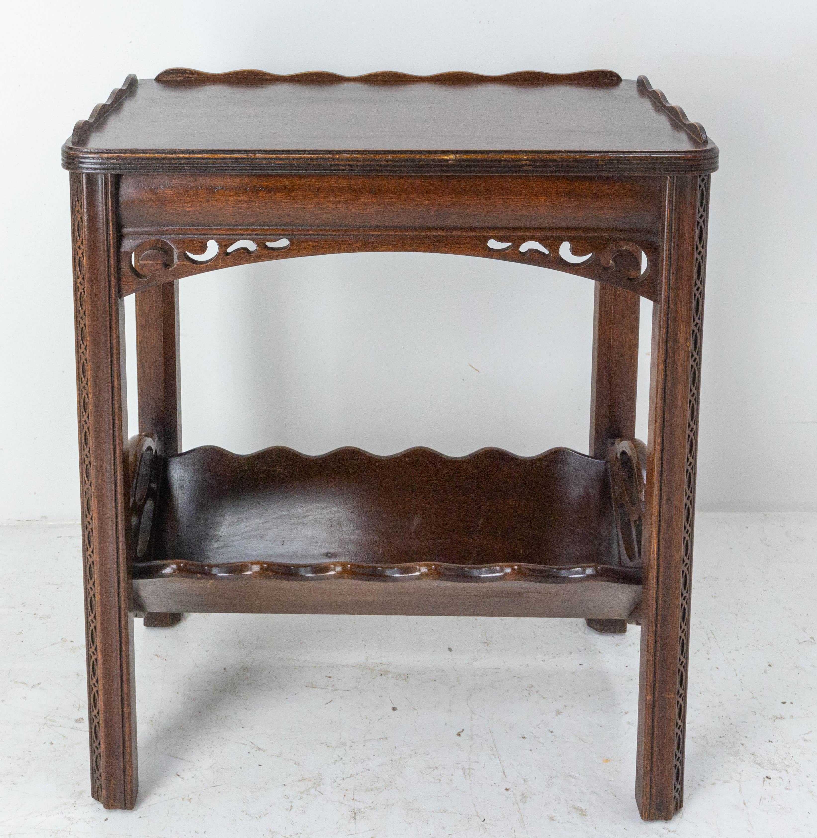 Asian hall, side or console table with a magazine rack
Wood
Mid-century
Good condition

Shipping:
L56 P33 H64 6,7 kg.
 