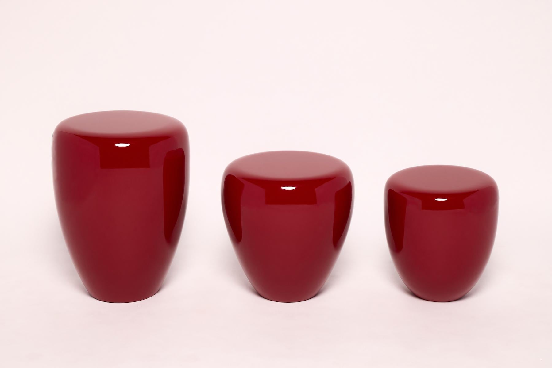DOT is not a corner table. It is an invitation. A versatile experiment. First, it is about an eye hypnotized by the material. Attention is captivated by this curious magma. Mate, shiny, two-toned patina, eggshell or marble, no matter the variation,