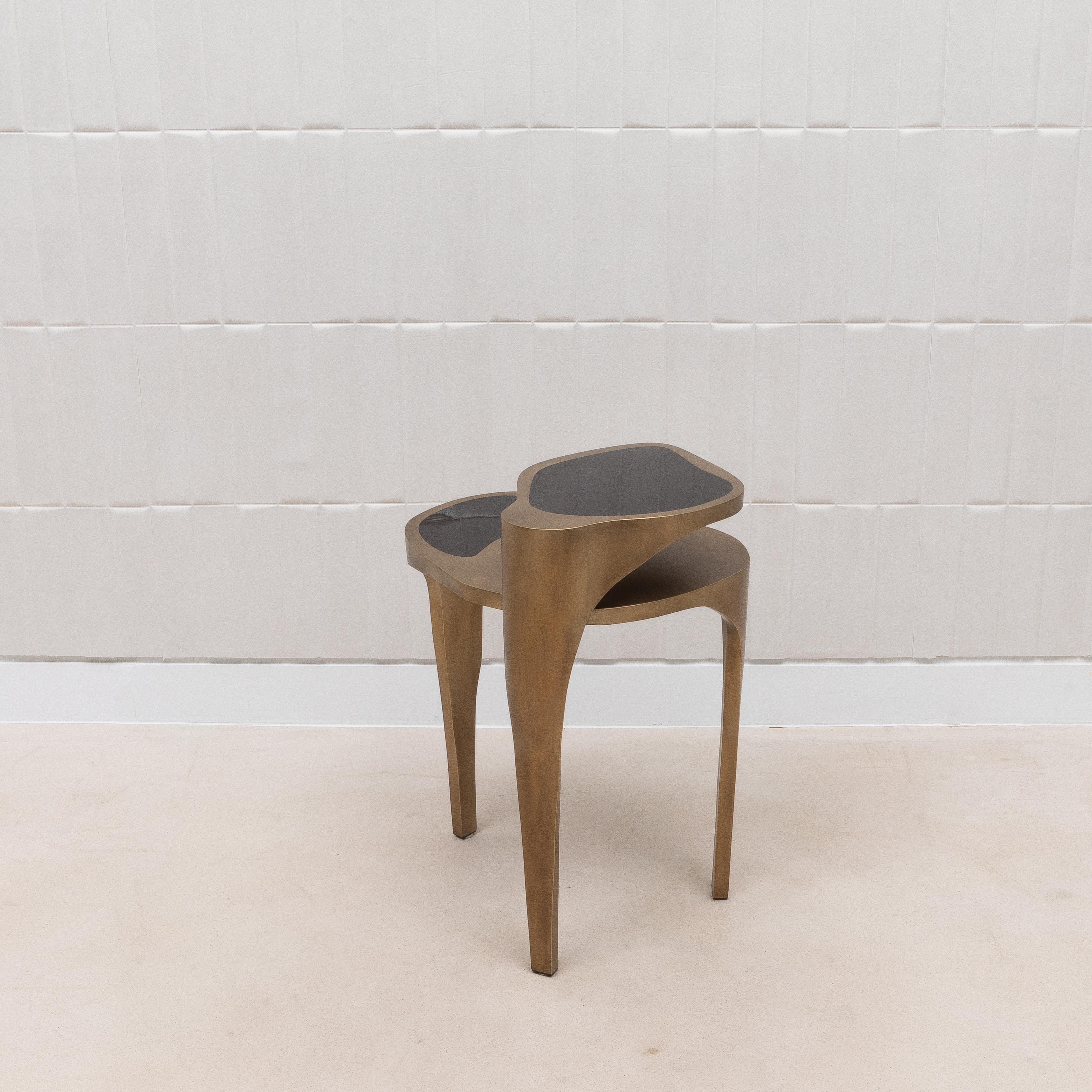 Beistelltisch in schwarzer Stiftschale mit Bronze-Patina aus Messing von R&Y Augousti (Art déco) im Angebot