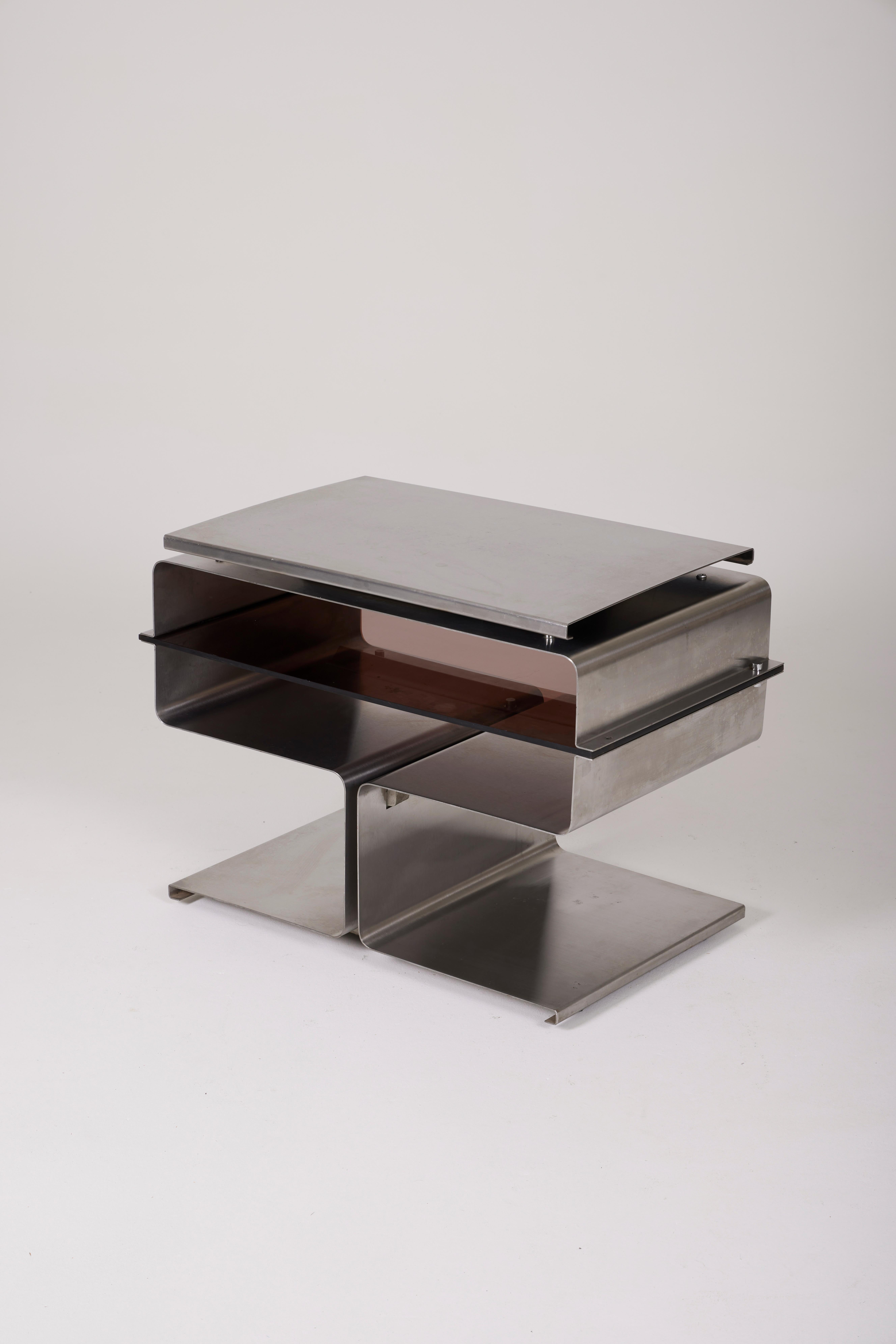 Side table or console by designer François Monnet, 70s. This table is in brushed steel. It has a turntable and a smoked glass shelf. 
Lp1243