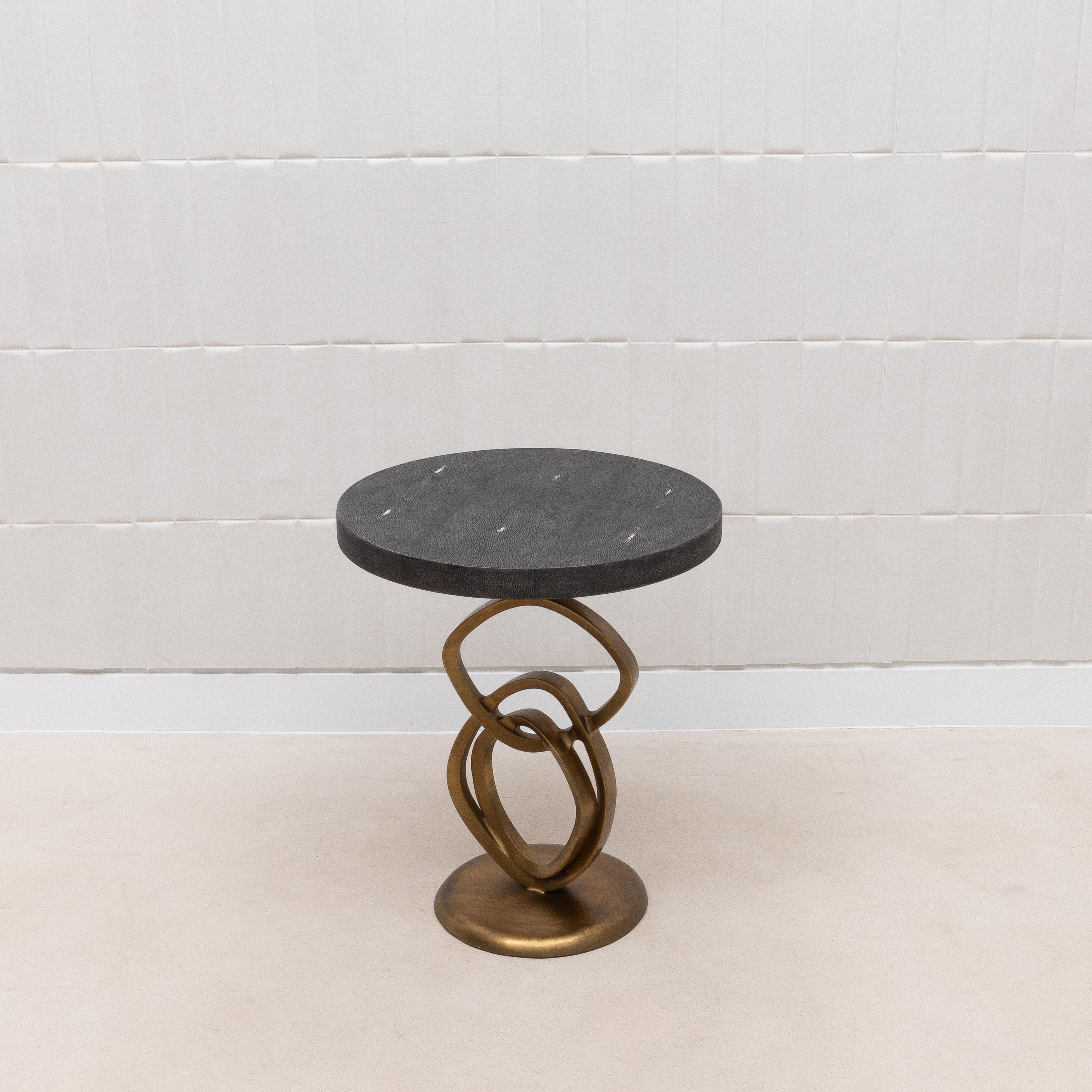 The Teardrop Side Table in Coal Black Shagreen by Kifu Paris is a striking embodiment of modern luxury and artistic finesse. The deep, textured shagreen surface in a sophisticated coal black hue contrasts beautifully with the sculptural bronze