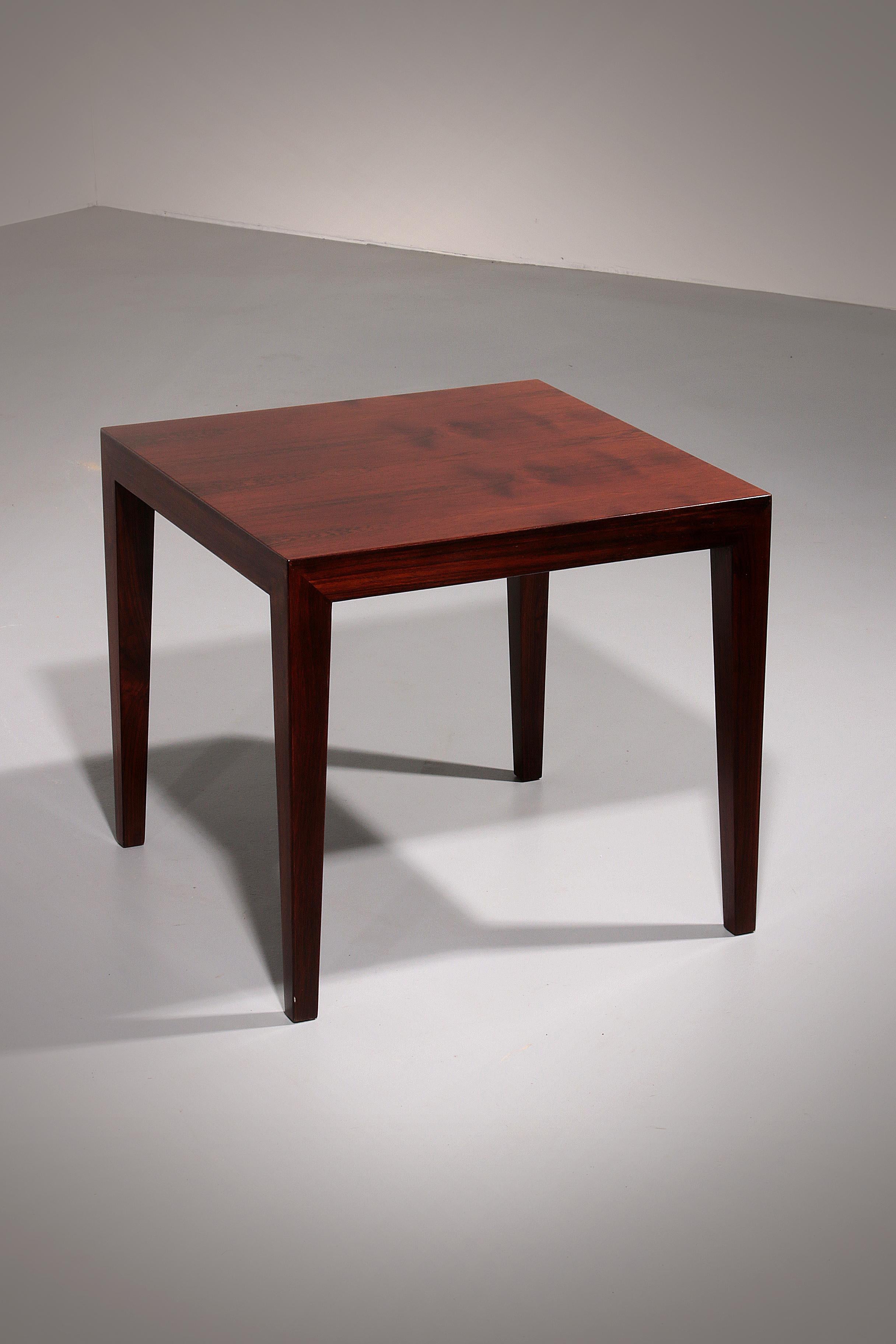 Elegant side table in darkwood designed by Severin Hansen Jr. for Haslev Møbelfabrik with solid darkwood legs and original manufacturer’s label
A refined example of Scandinavian craftsmanship by Hansen that functions beautifully as a side table
In