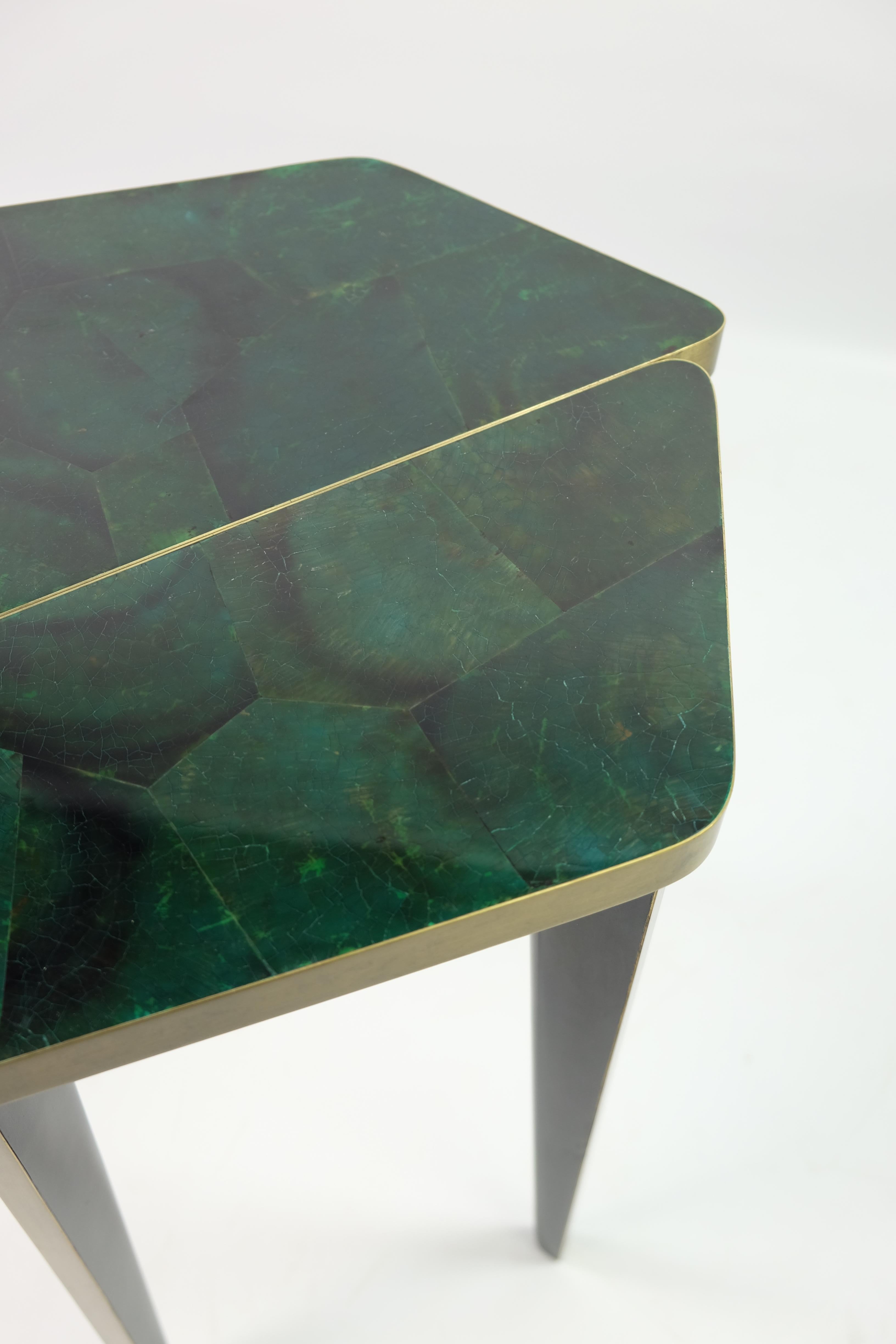 Side Table in Green Marquetry and Brass by Ginger Brown In New Condition For Sale In Bourguebus, FR