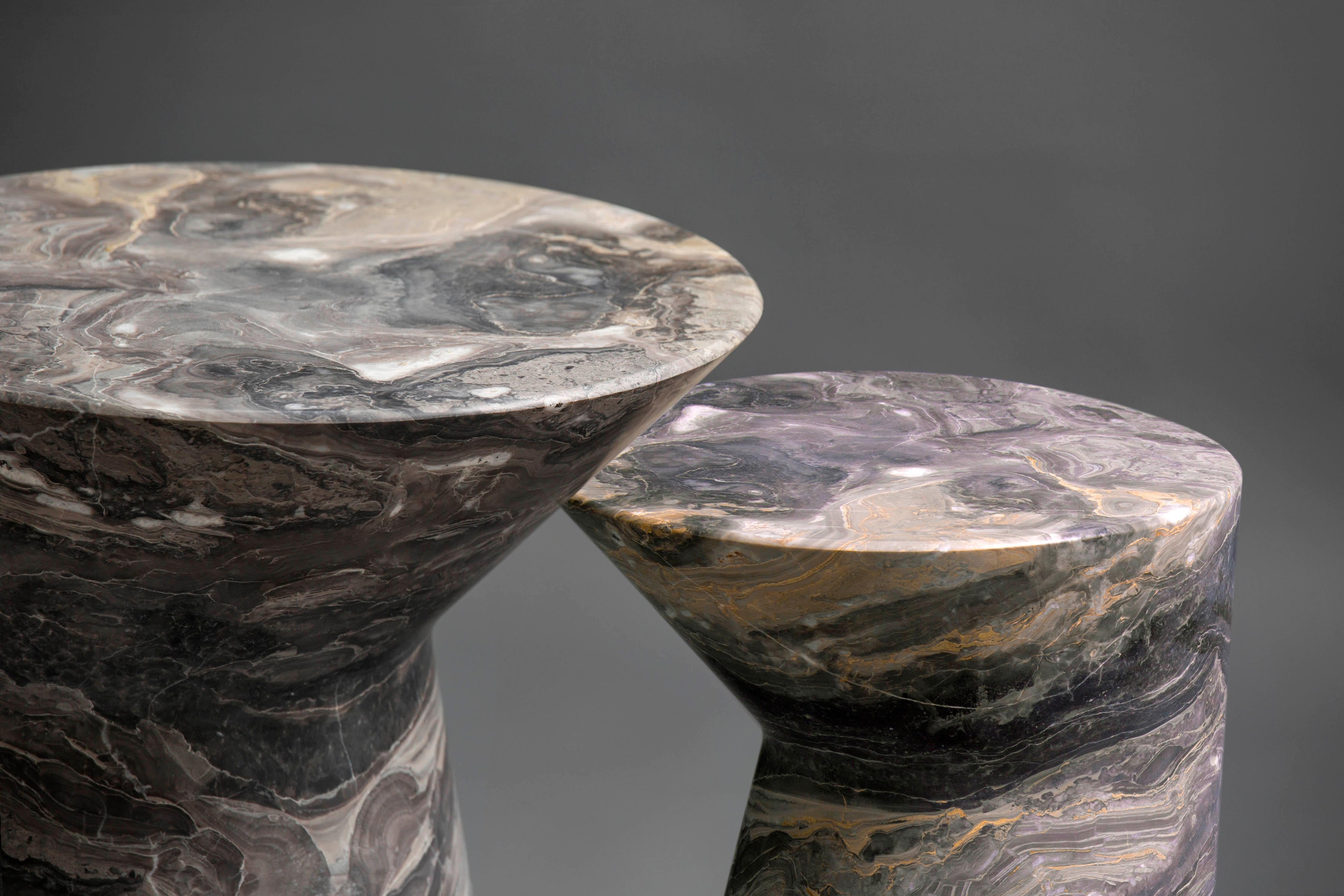 Table d'appoint en marbre gris Orobico, Io Small by Adolfo Abejon Neuf - En vente à 中西區, HK