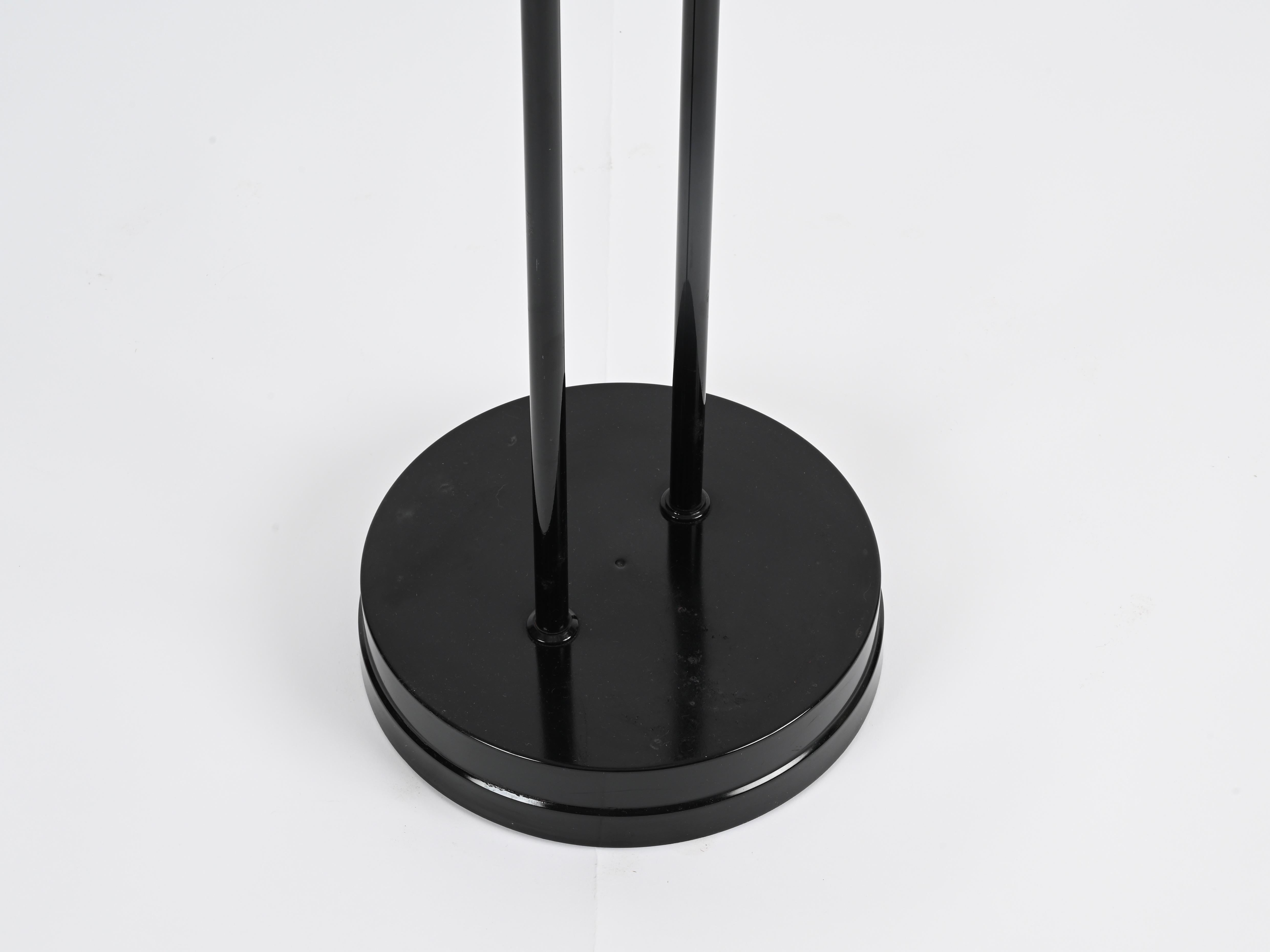 Table d'appoint en métal, cristal et marbre de Carrare par Magistretti, Italie, années 1970 en vente 4