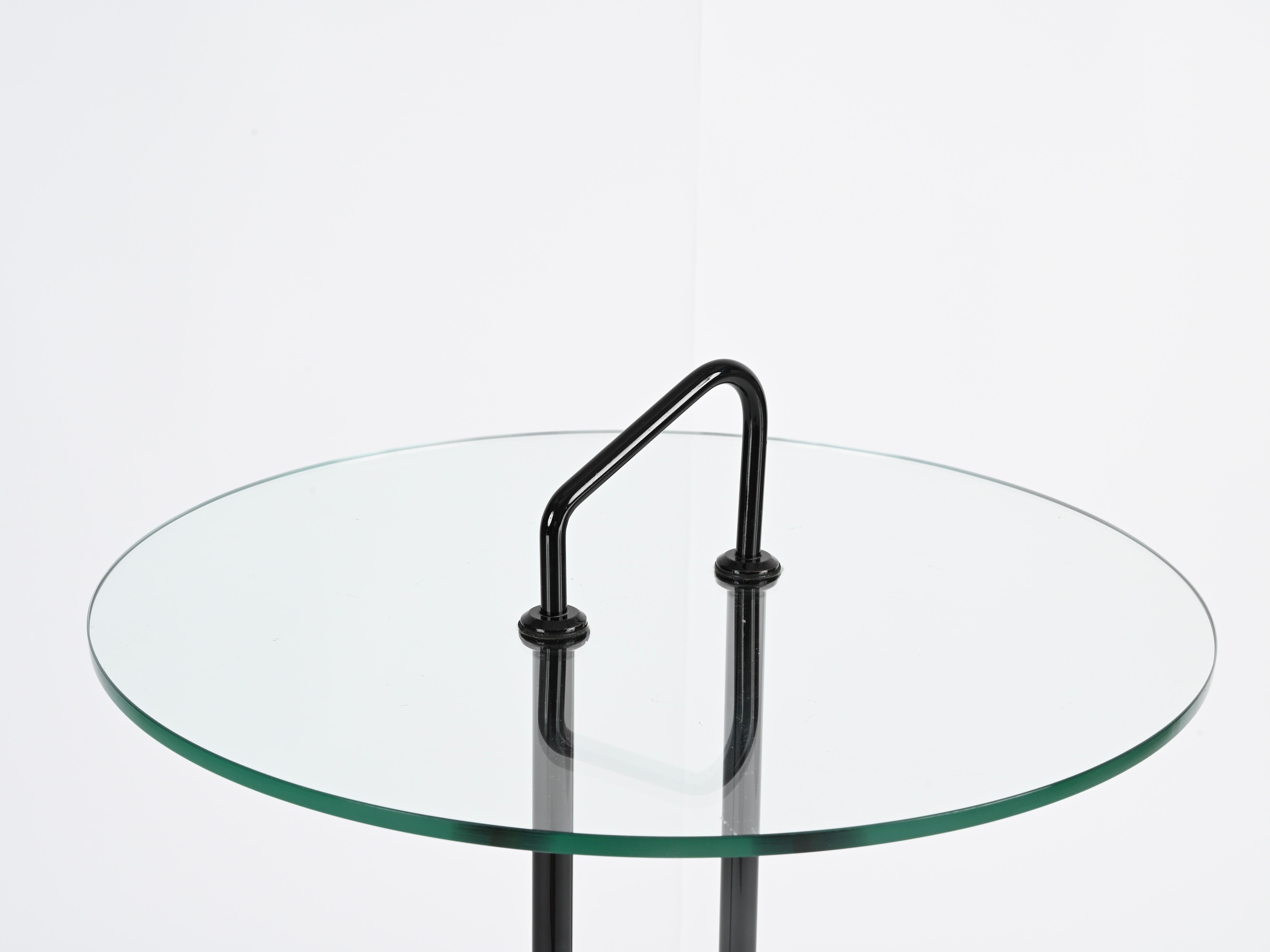 italien Table d'appoint en métal, cristal et marbre de Carrare par Magistretti, Italie, années 1970 en vente