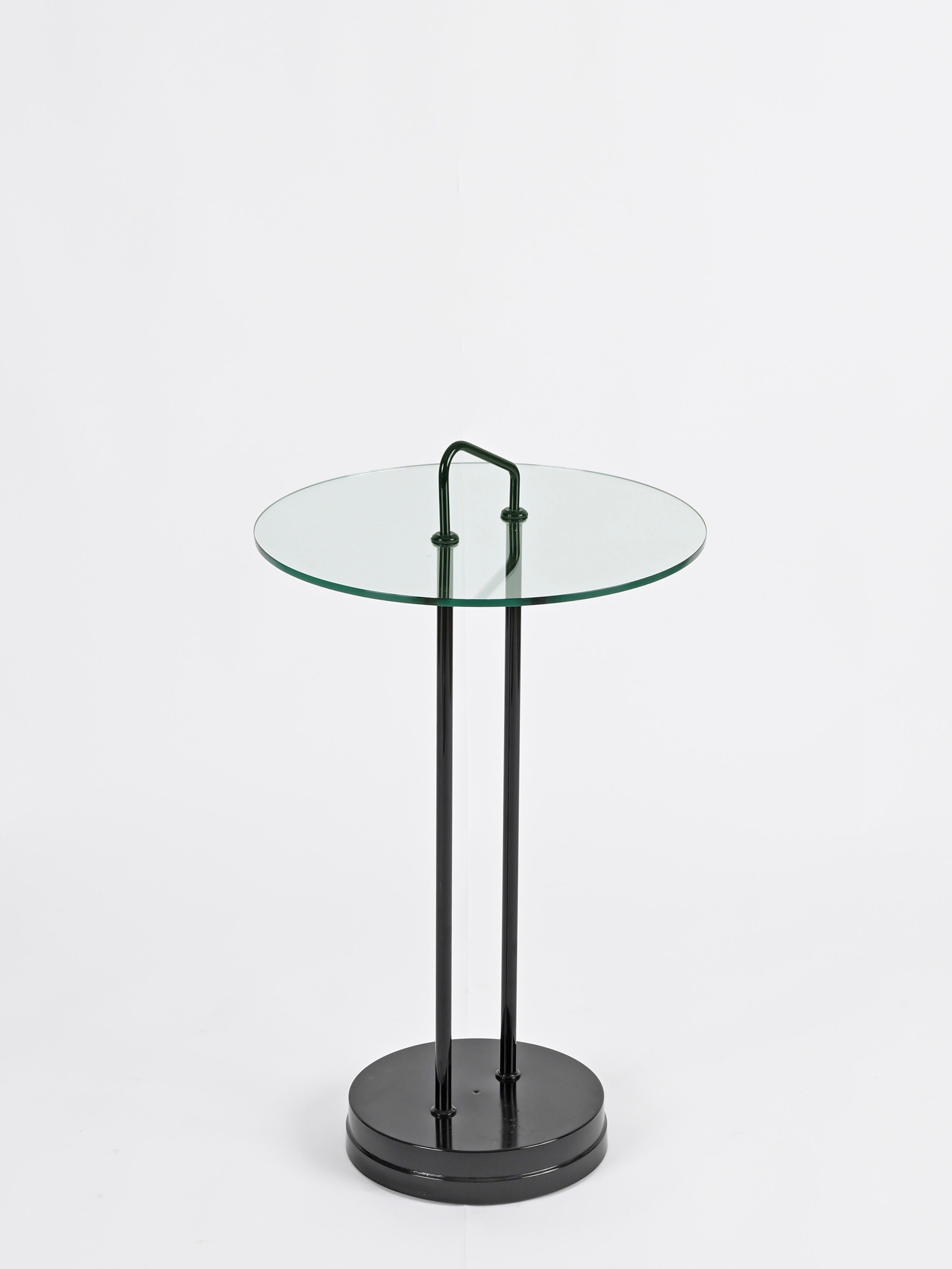 Émaillé Table d'appoint en métal, cristal et marbre de Carrare par Magistretti, Italie, années 1970 en vente