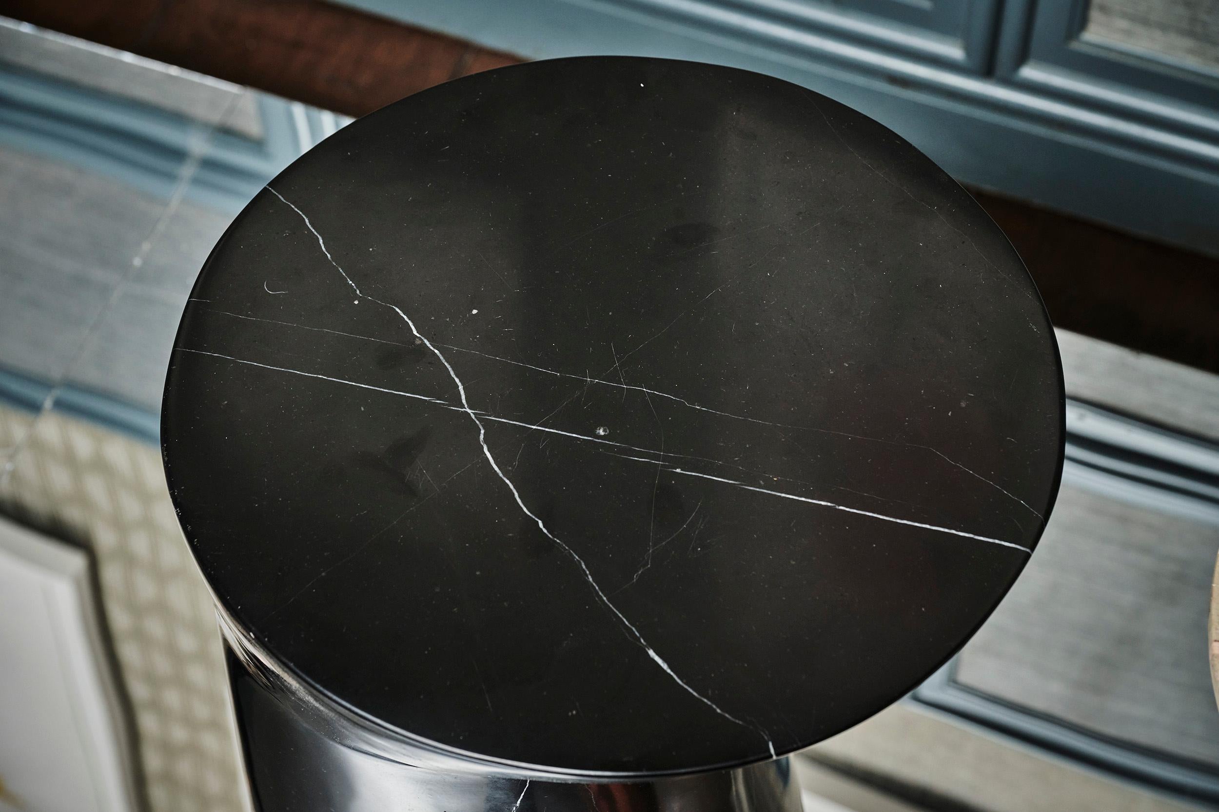 Modern Side Table in Nero Marquina Marble, Io medium by Adolfo Abejon For Sale