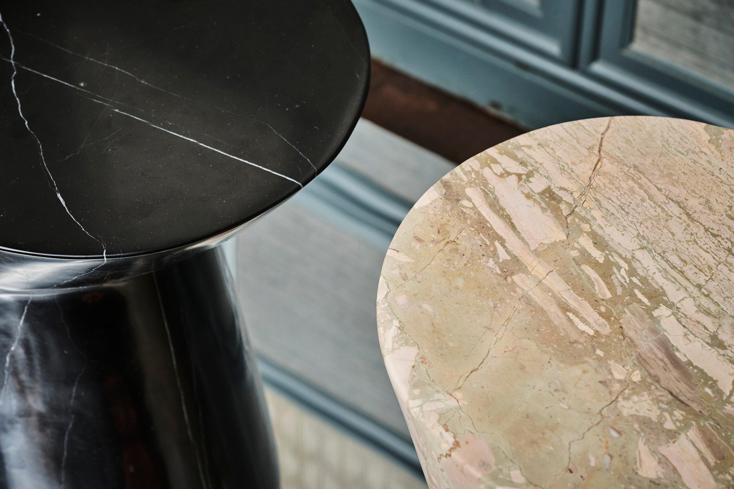 Chinois Table d'appoint en marbre Nero Marquina, milieu Adolfo Abejon en vente