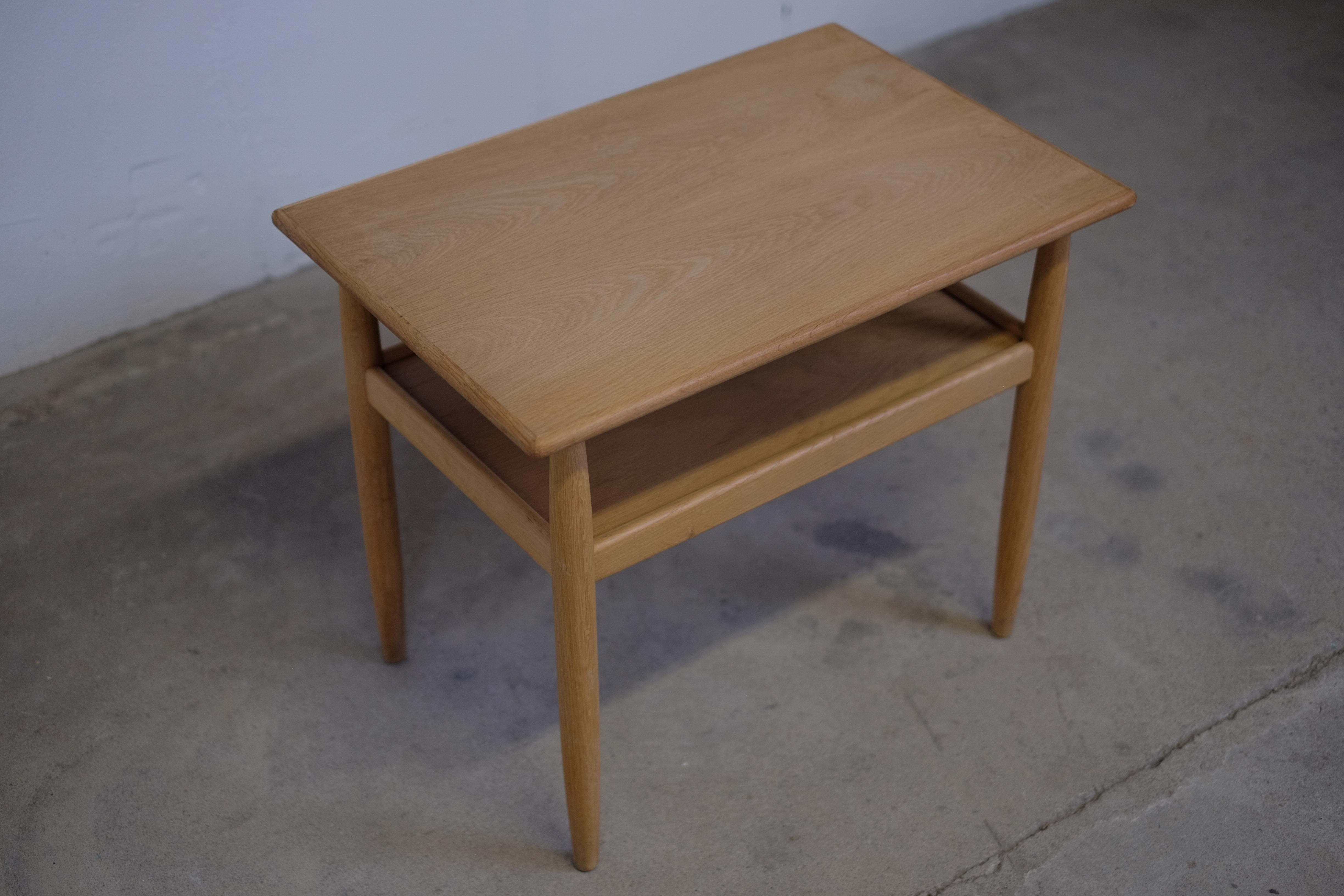 Side Table in Oak by Vitzé, Denmark In Good Condition In Middelfart, Fyn