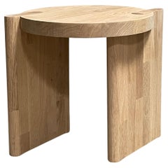 Mesa auxiliar de roble, diseño minimalista y moderno de Studio Yann Gandon