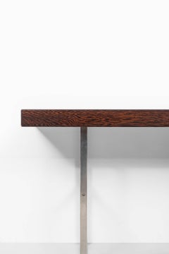 Table d'appoint en acier et Wengé probablement produite au Danemark