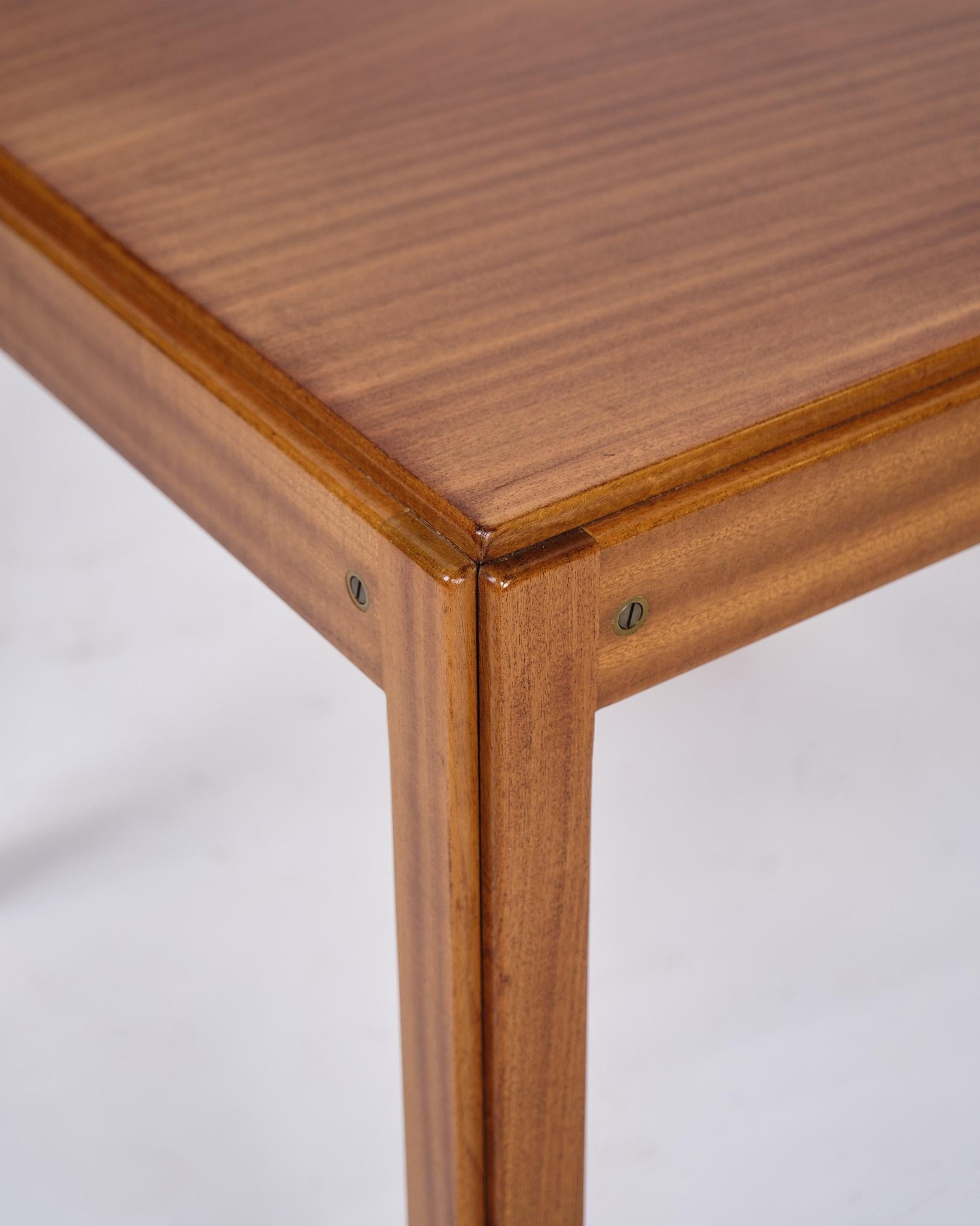 Square teak table by Illum Wikkelsø. Danish design from the 1960s with a timeless design.

— Designer: Illum Wikkelsø
— Period: 1960s
— Material: Teak
— Shape: Square
— Dimensions: H: 53 cm, W: 57 cm, D: 57 cm
— Condition: In excellent condition