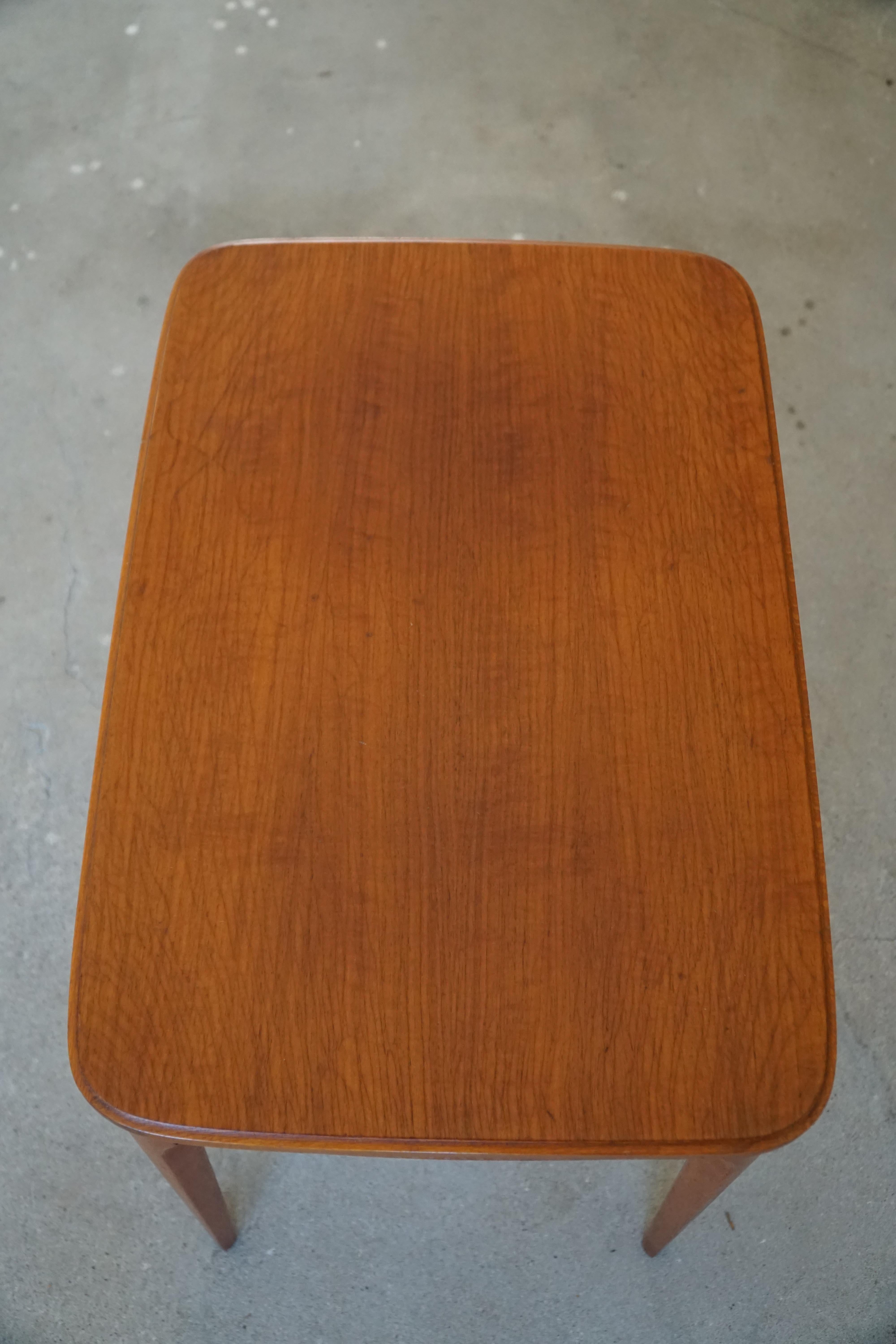 Table d'appoint en teck, Danish Mid Century Modern, années 1950 en vente 7