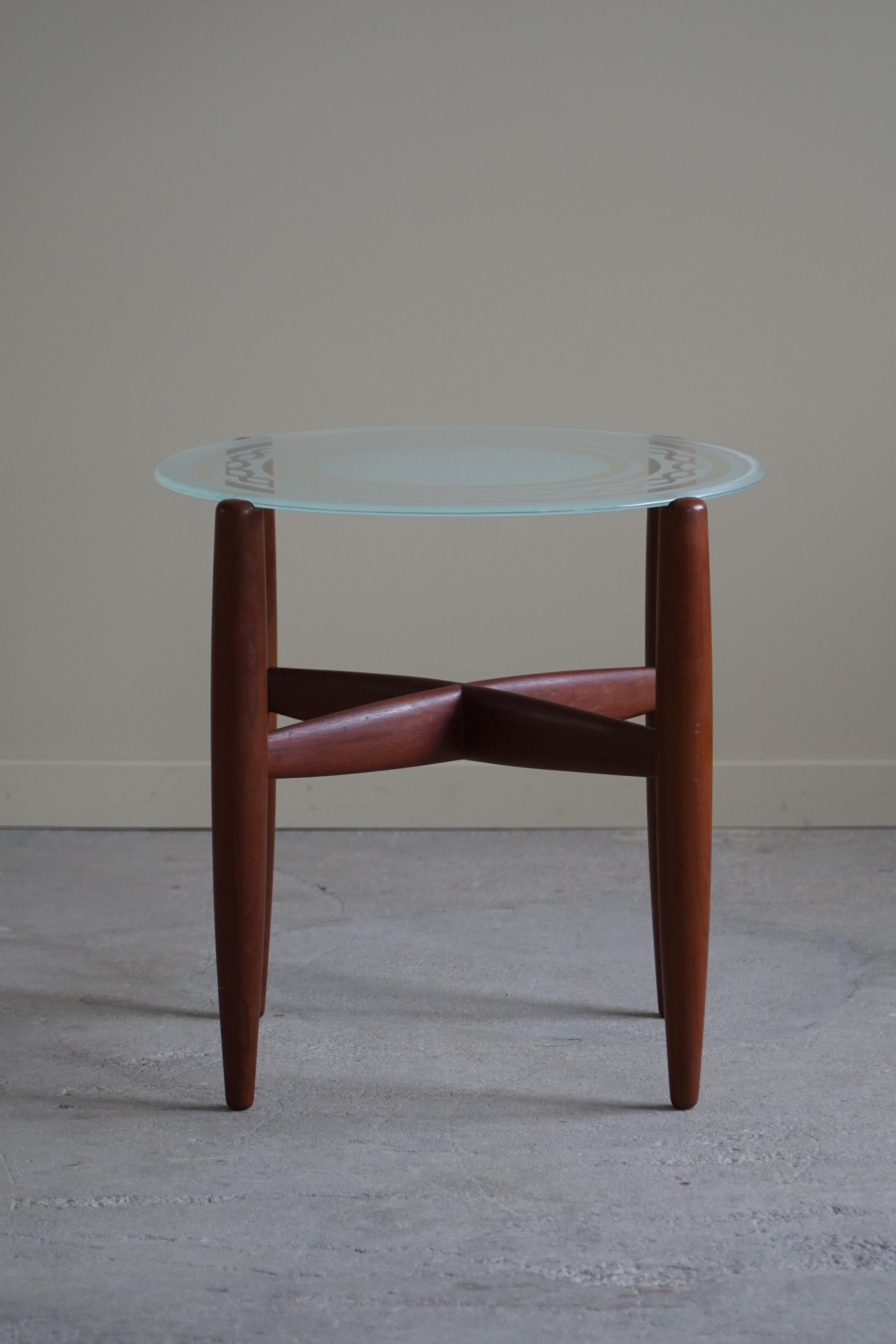 Side Table in Teak & Glass, Danish Mid Century Modern, Made in the 1960s For Sale 4