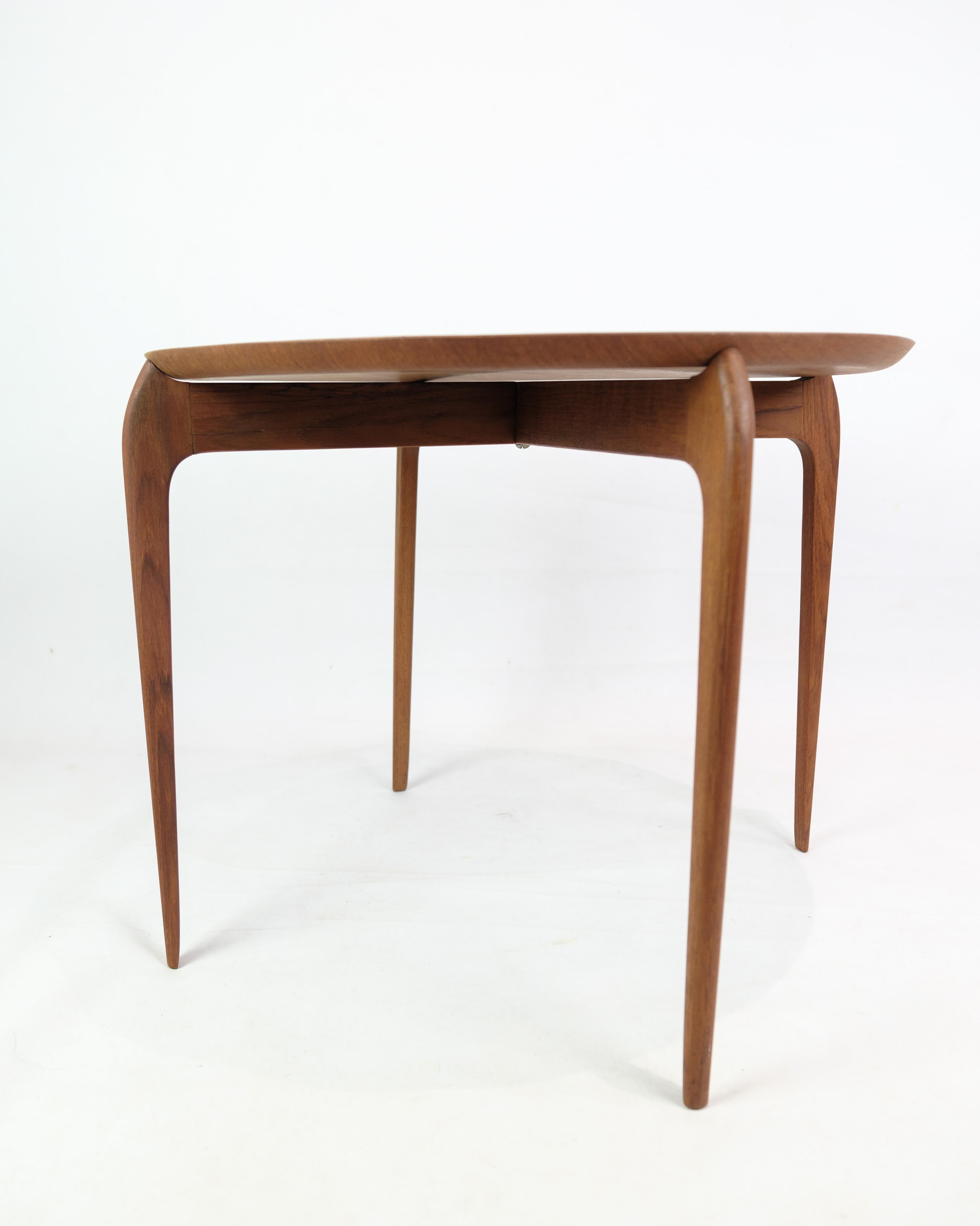 Side table designed by Svend Willumsen & H. Engholm and made in teak wood by Fritz Hansen around the 1950s. This side table represents a combination of excellent design and craftsmanship from an era known for its focus on functionality and