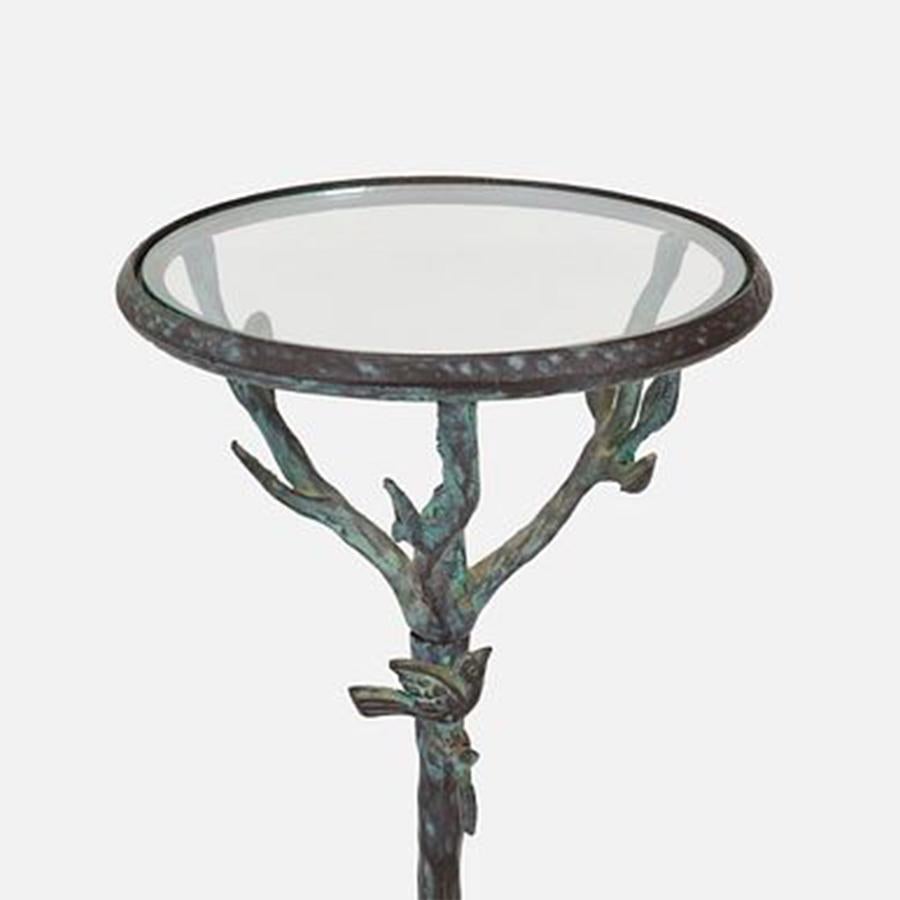 Tavolino organico in stile Diego Giacometti con gambe a treppiede. Il tavolo unisce funzionalità, bellezza scultorea e raffinatezza senza tempo, ideale per chi apprezza l'artigianato e l'arredamento di ispirazione organica.

