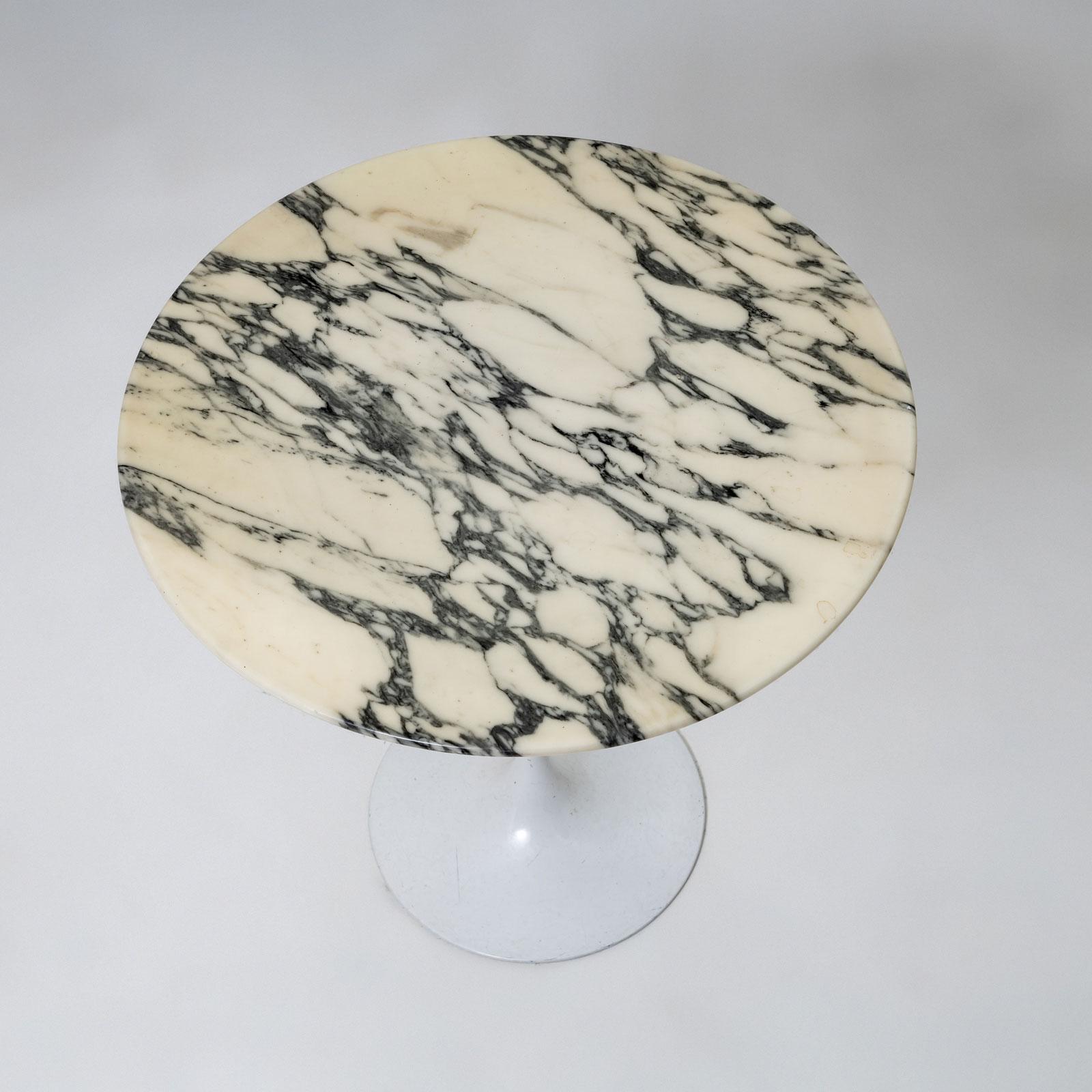 Modern Side Table in the Style of Eero Saarinen's Tulip Table for Knoll, 20th Century For Sale