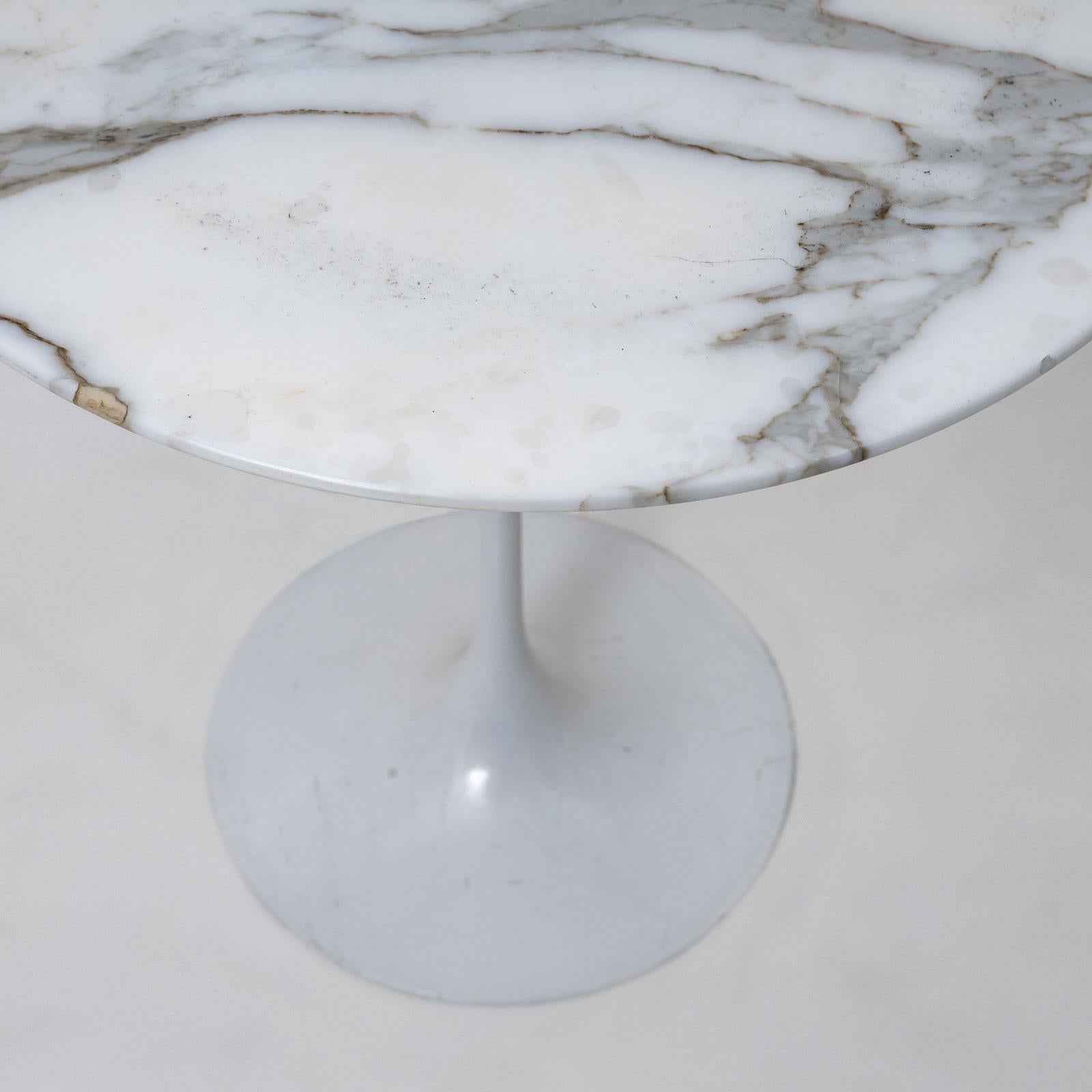 Modern Side Table in the Style of Eero Saarinen's Tulip Table for Knoll, 20th Century For Sale