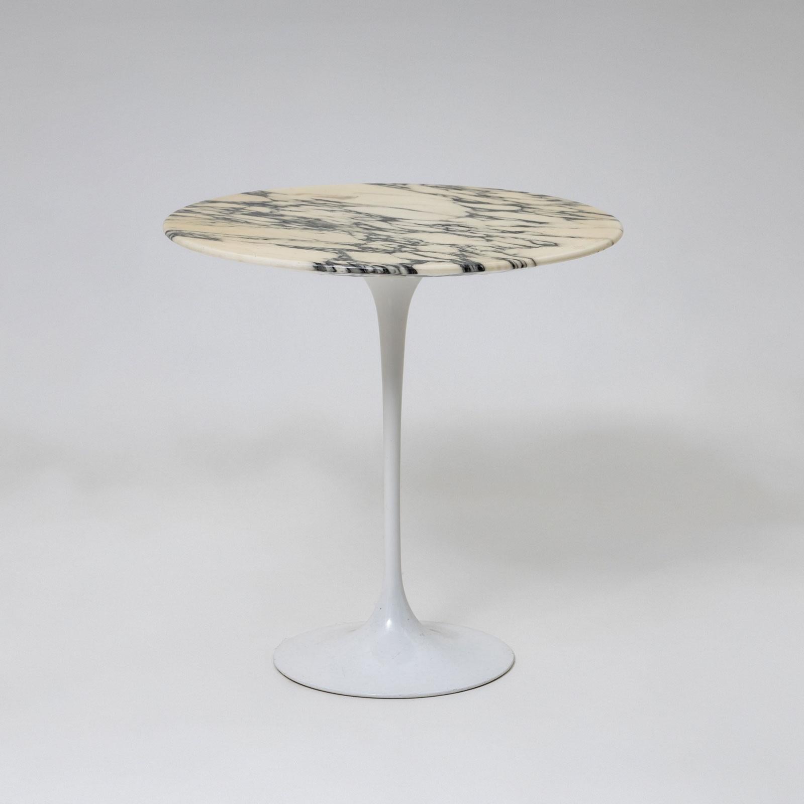 Italian Side Table in the Style of Eero Saarinen's Tulip Table for Knoll, 20th Century For Sale