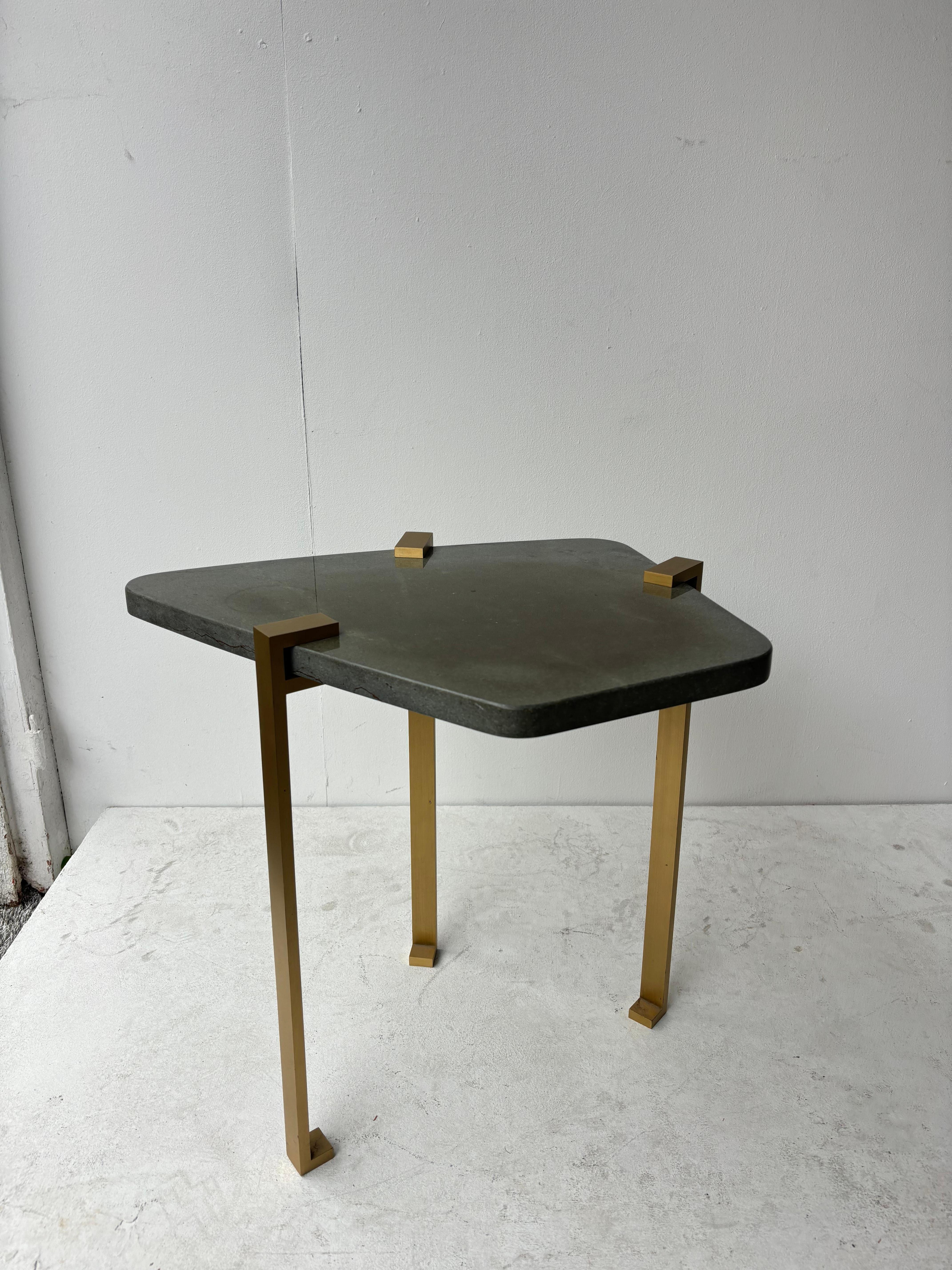 Table d'appoint tripode attribué à Marc Du Plantier 