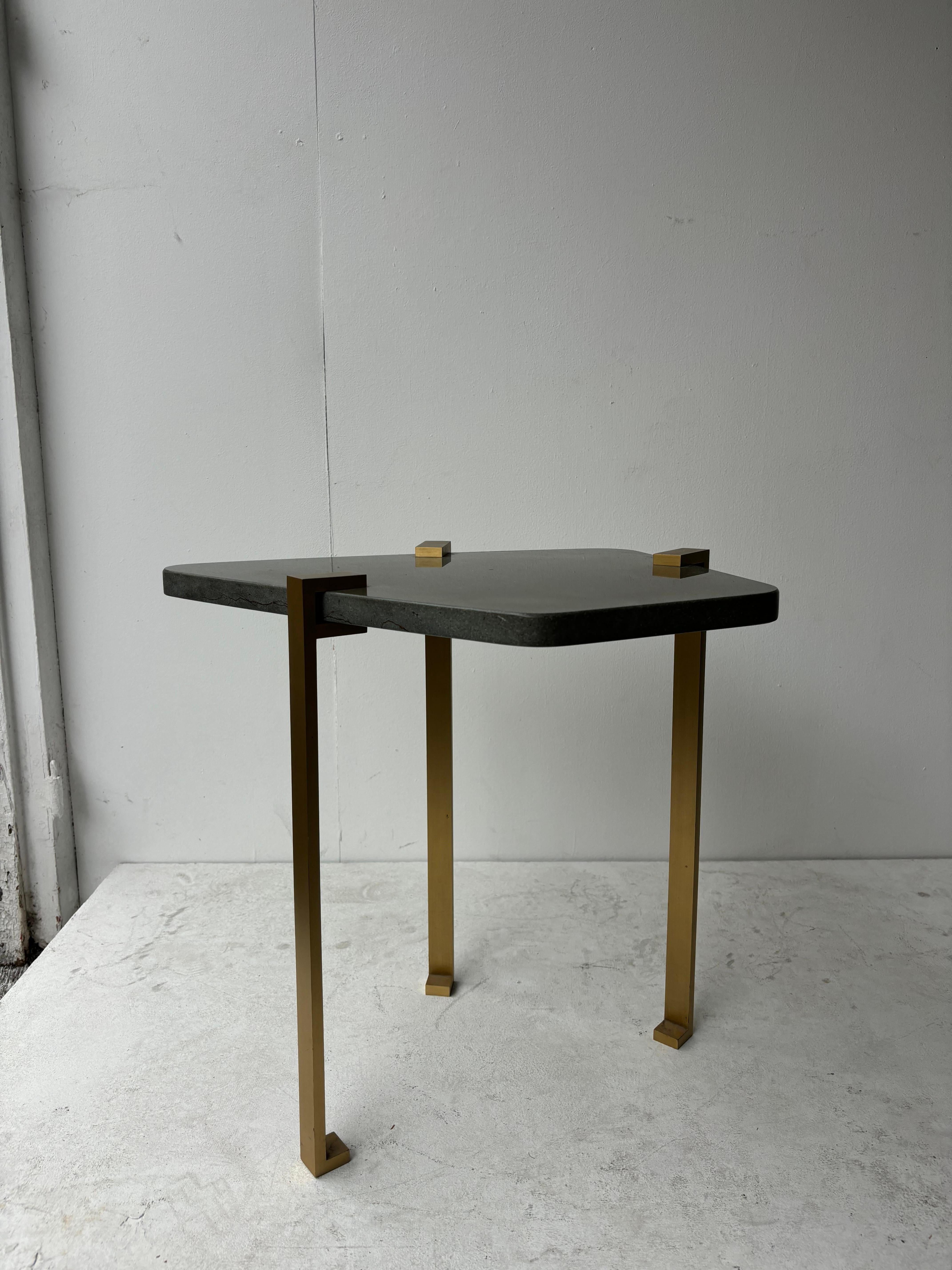 Beistelltisch nach dem Geschmack von Marc Du Plantier (Moderne der Mitte des Jahrhunderts) im Angebot