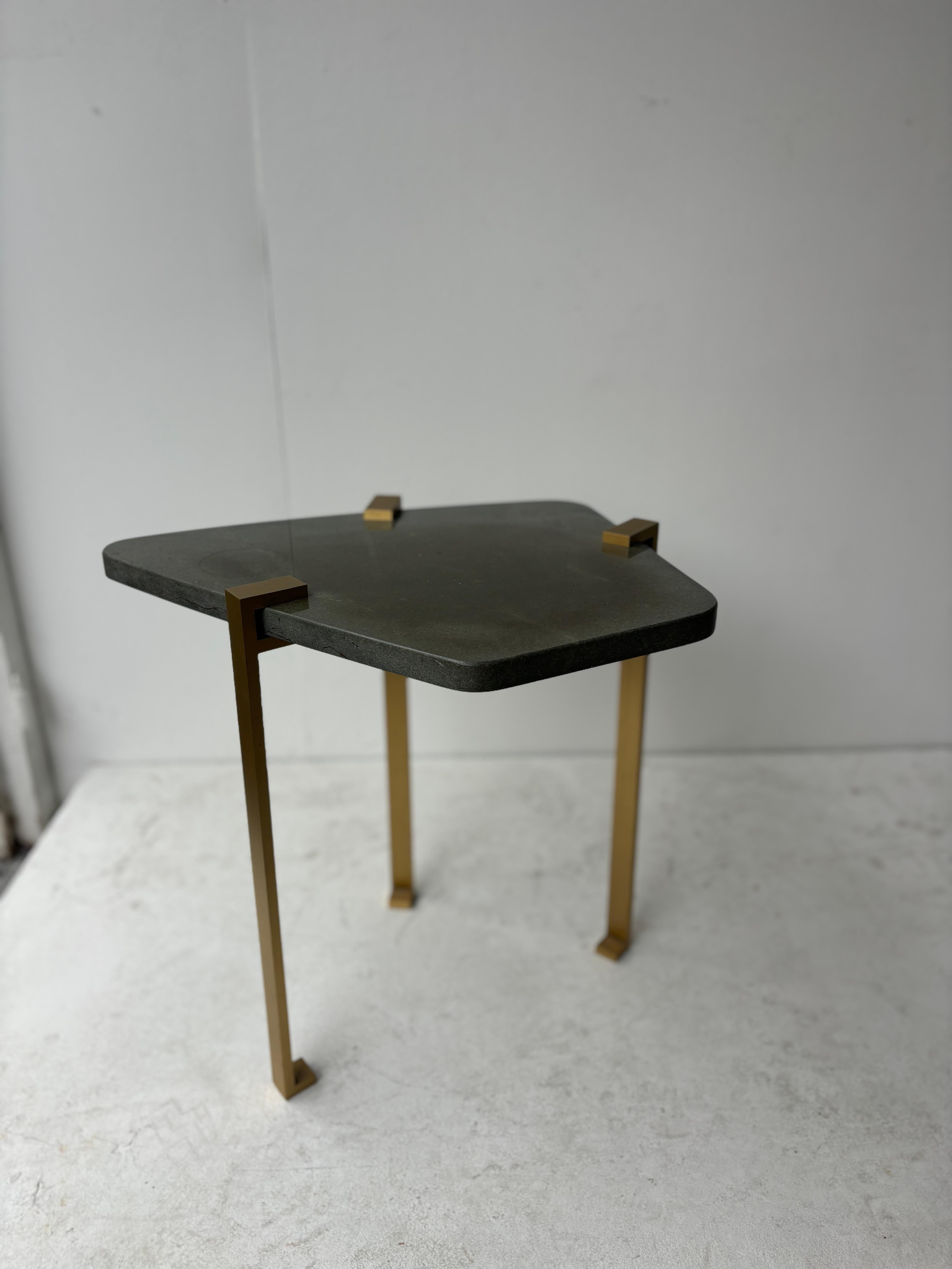 Beistelltisch nach dem Geschmack von Marc Du Plantier (Französisch) im Angebot