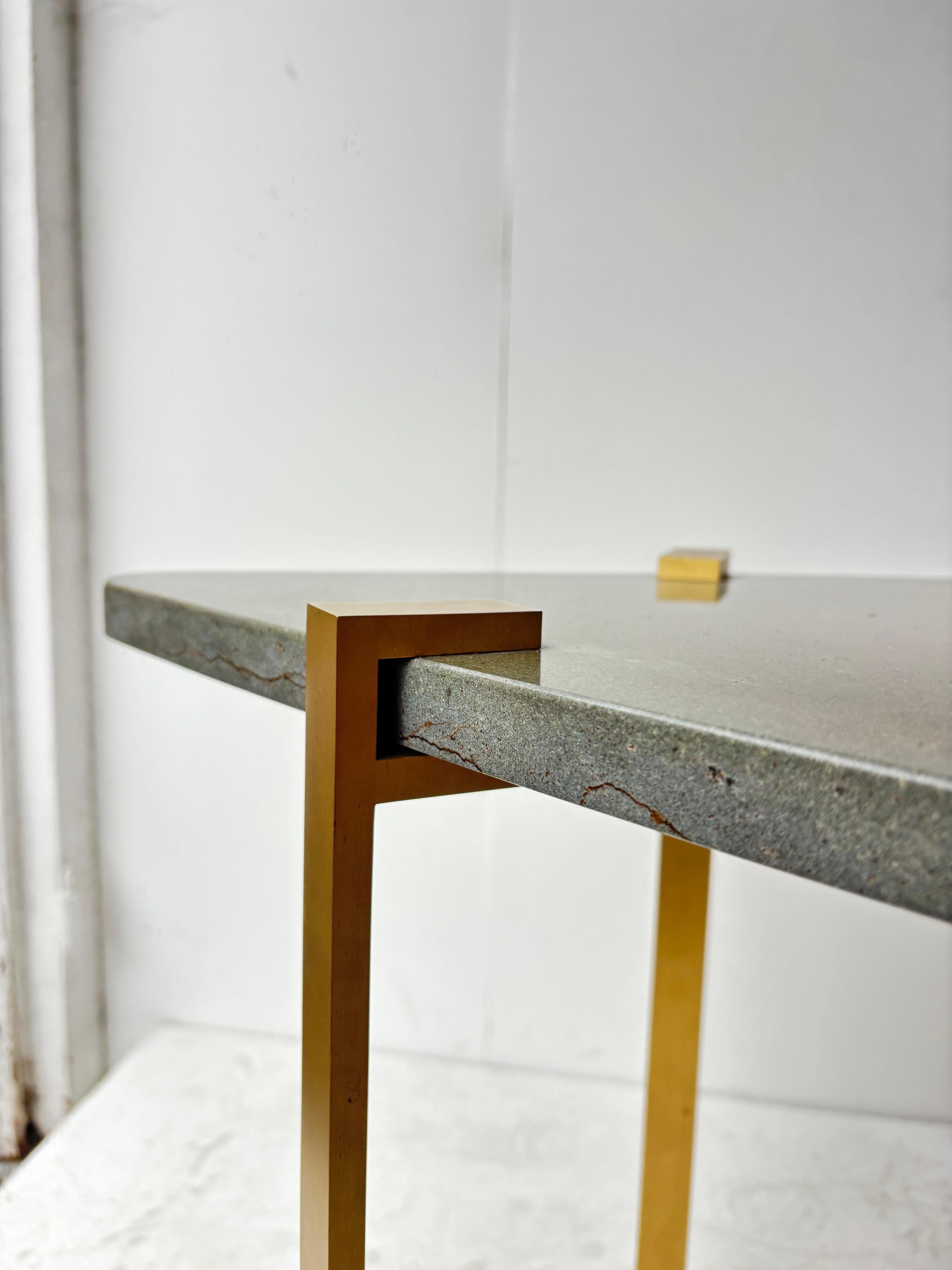 Beistelltisch nach dem Geschmack von Marc Du Plantier (Mitte des 20. Jahrhunderts) im Angebot