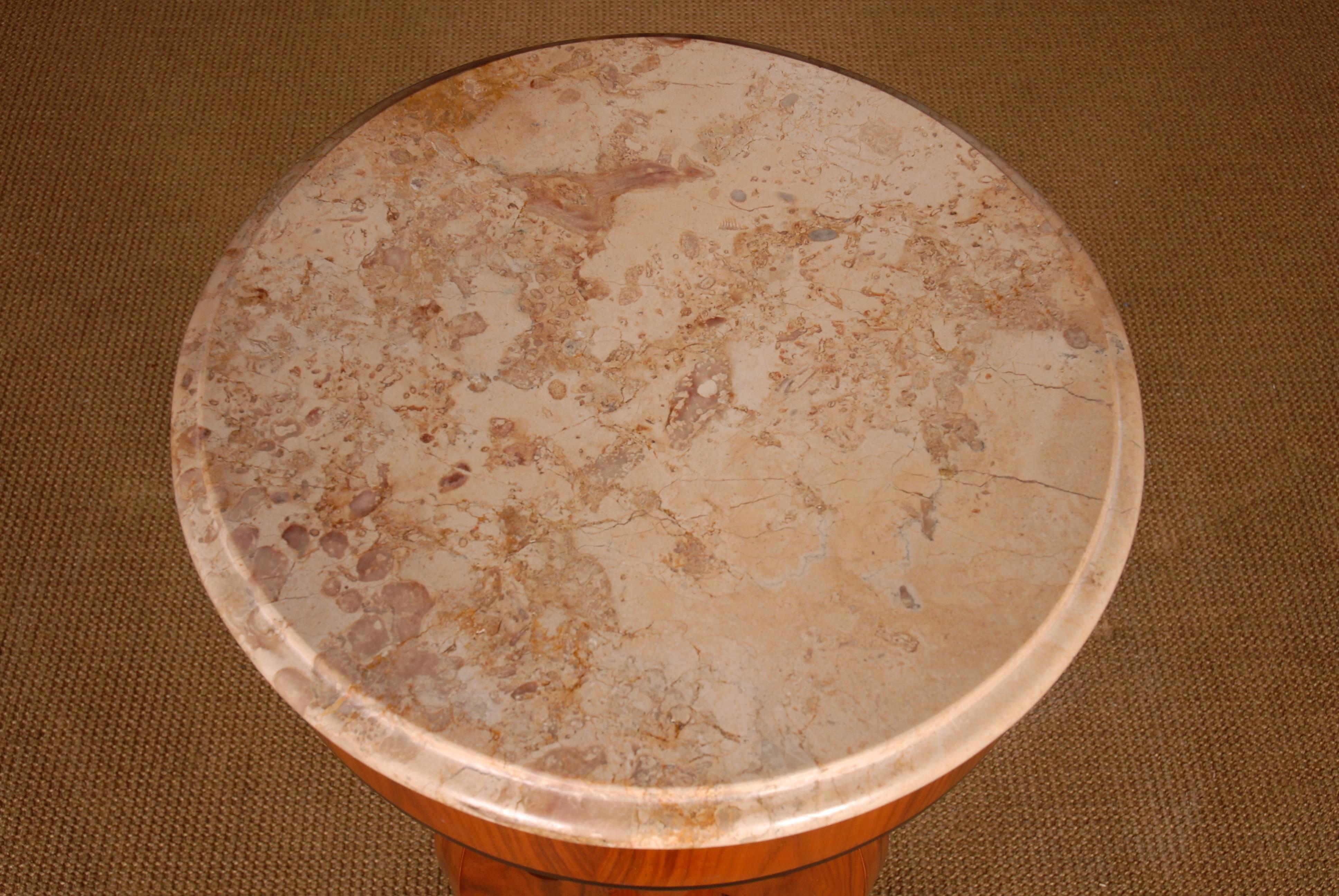 Side Table in antique Viennese Biedermeier Style marble top mahogany veneer In Good Condition For Sale In Berlin, DE