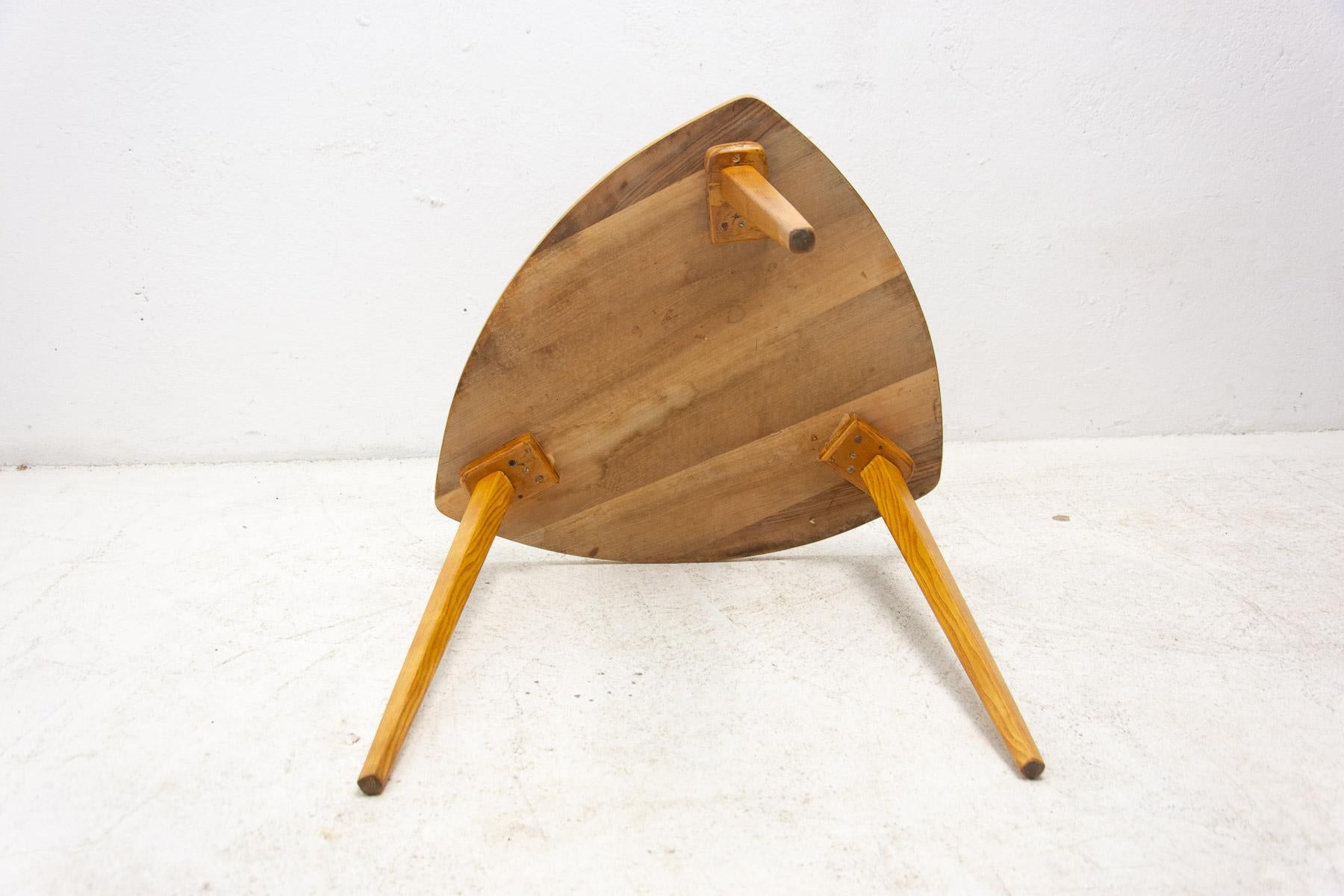 Side Table in Walnut, 1970´S, Czechoslovakia For Sale 4
