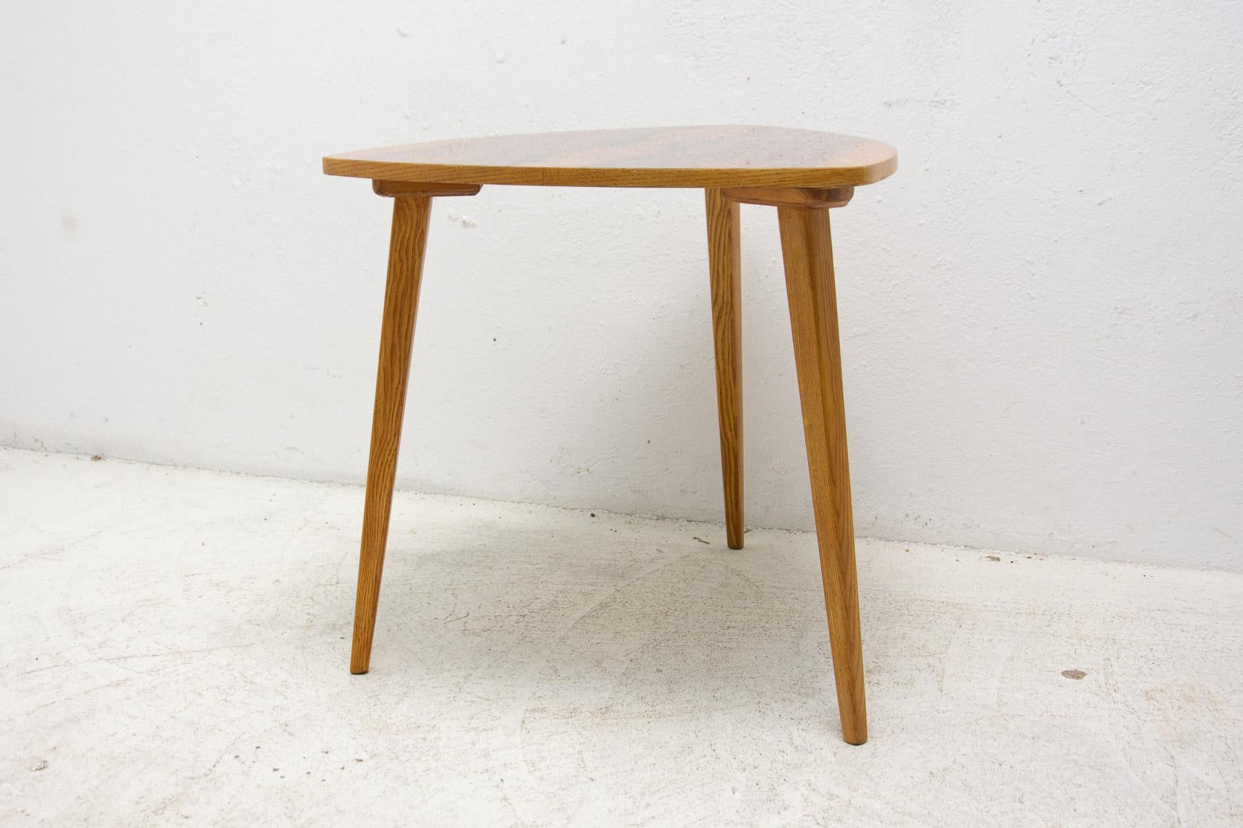 Mid-Century Modern Side Table in Walnut, 1970´S, Czechoslovakia For Sale