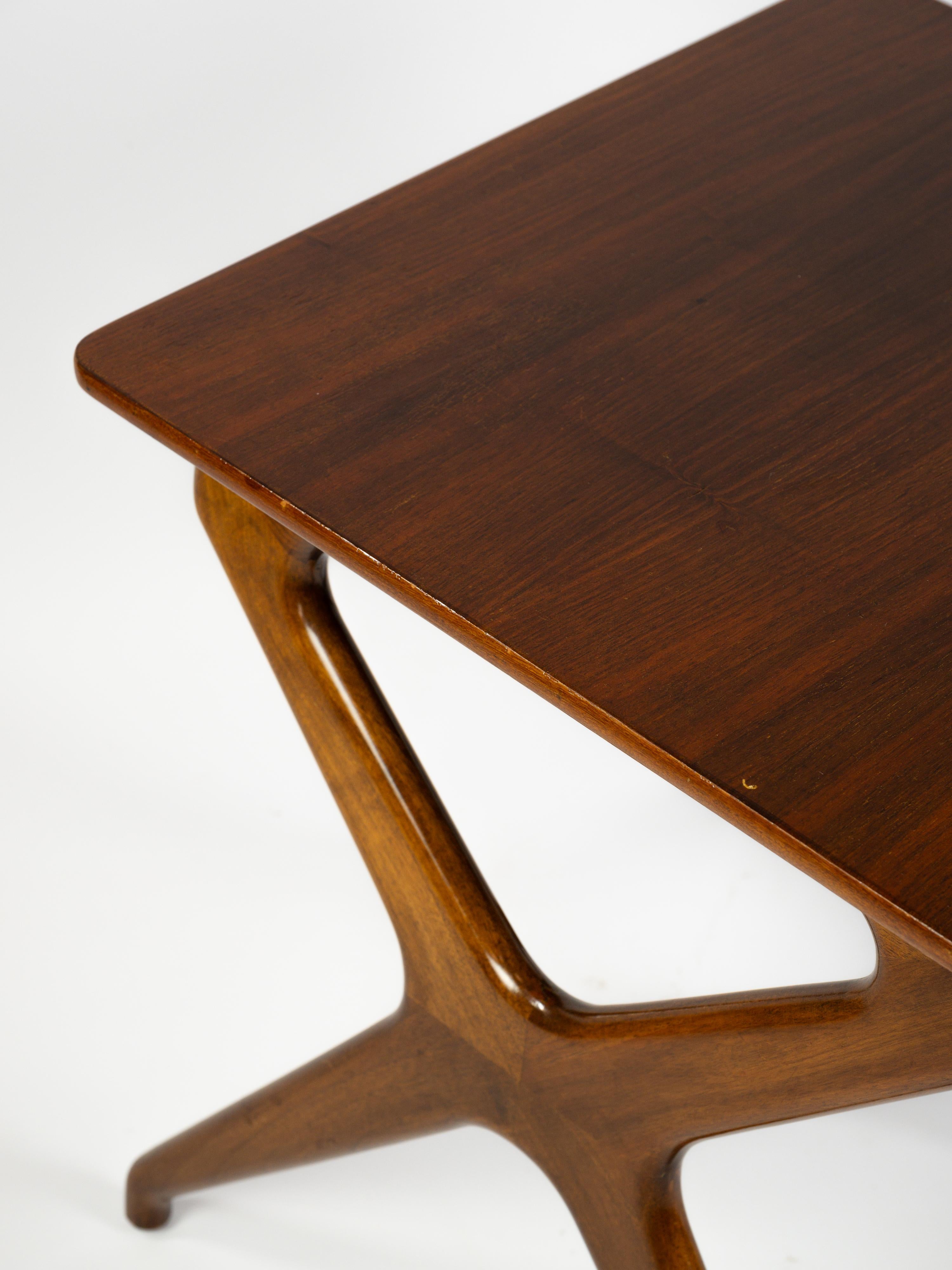 Side table in walnut design Ico Parisi by De Baggis  For Sale 4