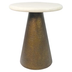 Table d'appoint en cristal de roche blanc avec une base bronzée