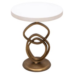 Beistelltisch in weißem Chagrinleder mit Bronze-Patina aus Messing von Kifu Paris