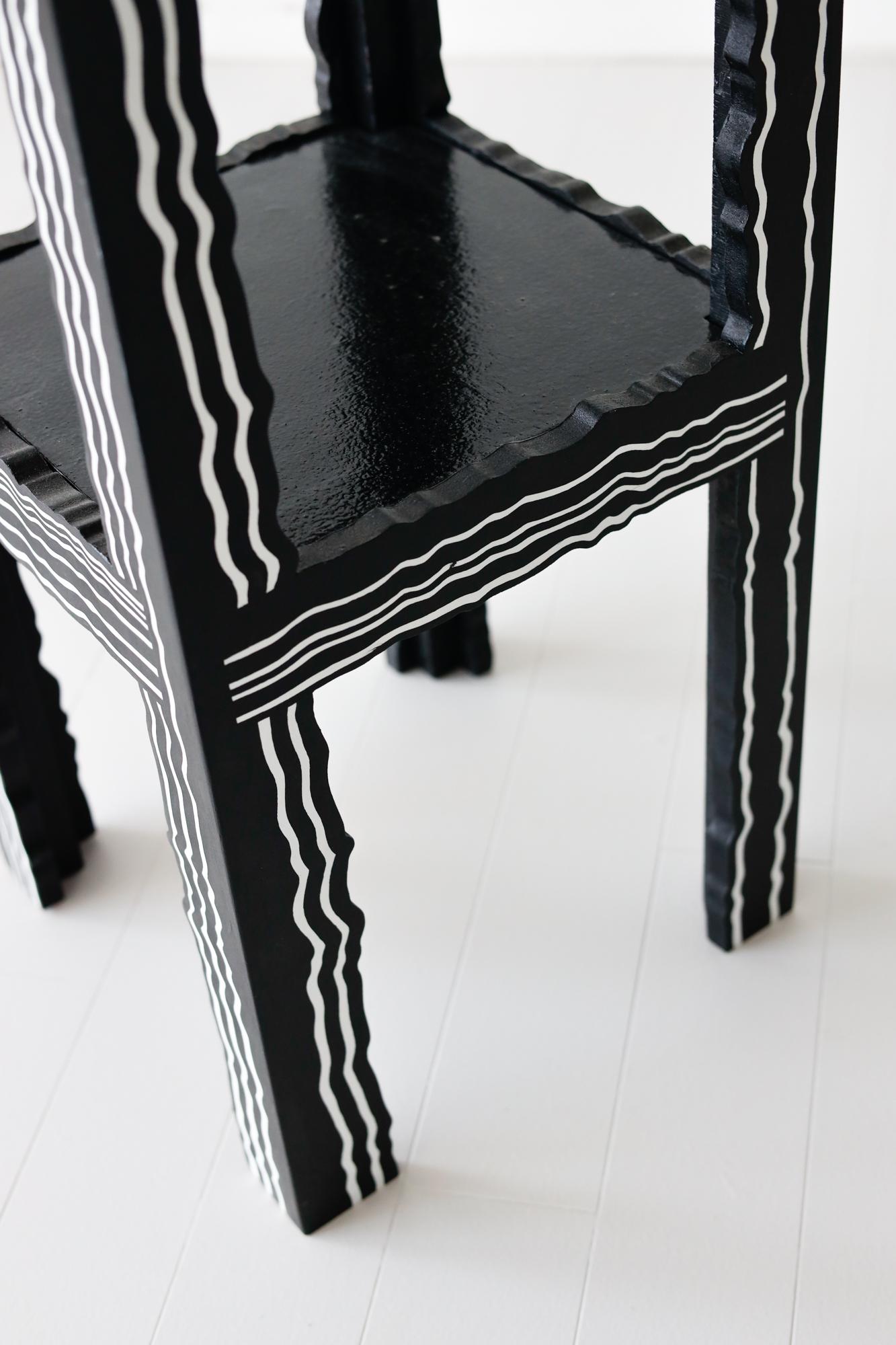Table d'appoint sculpturale abstraite en bois fabriquée à la main en vente 1