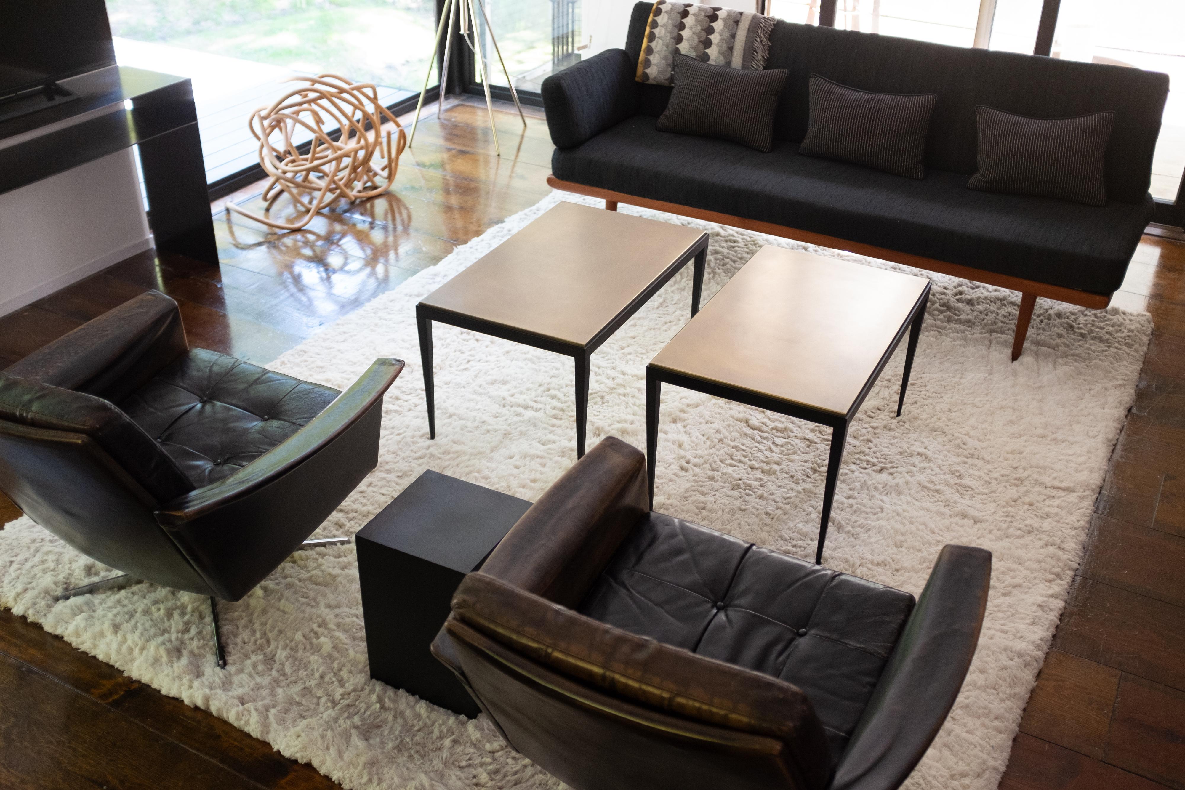 Américain Table d'appoint inspirée de Jean-Michel Frank en vente
