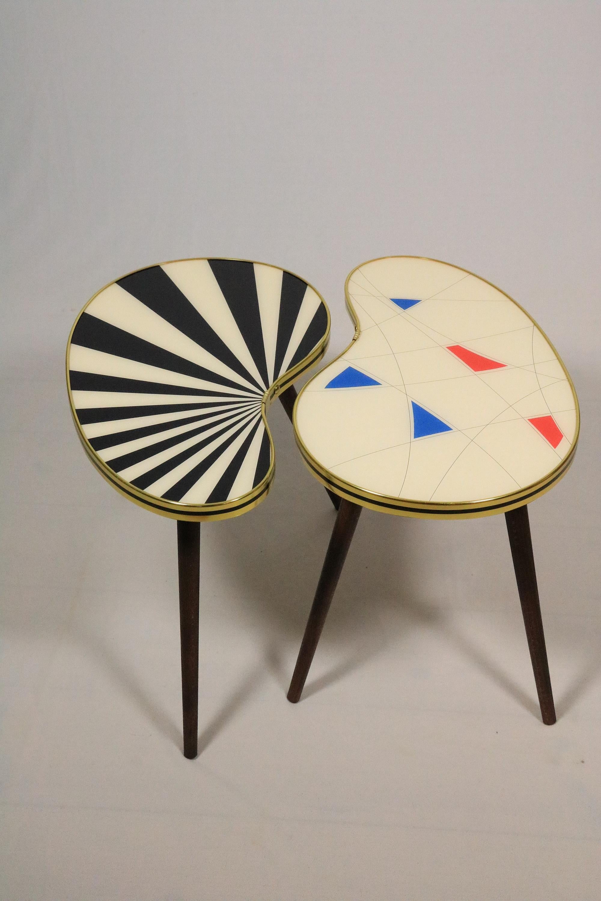 Contemporary Small Side Table, Kidney Shaped, Black-White Stripes, 3 Elegant Legs, 50s Style For Sale