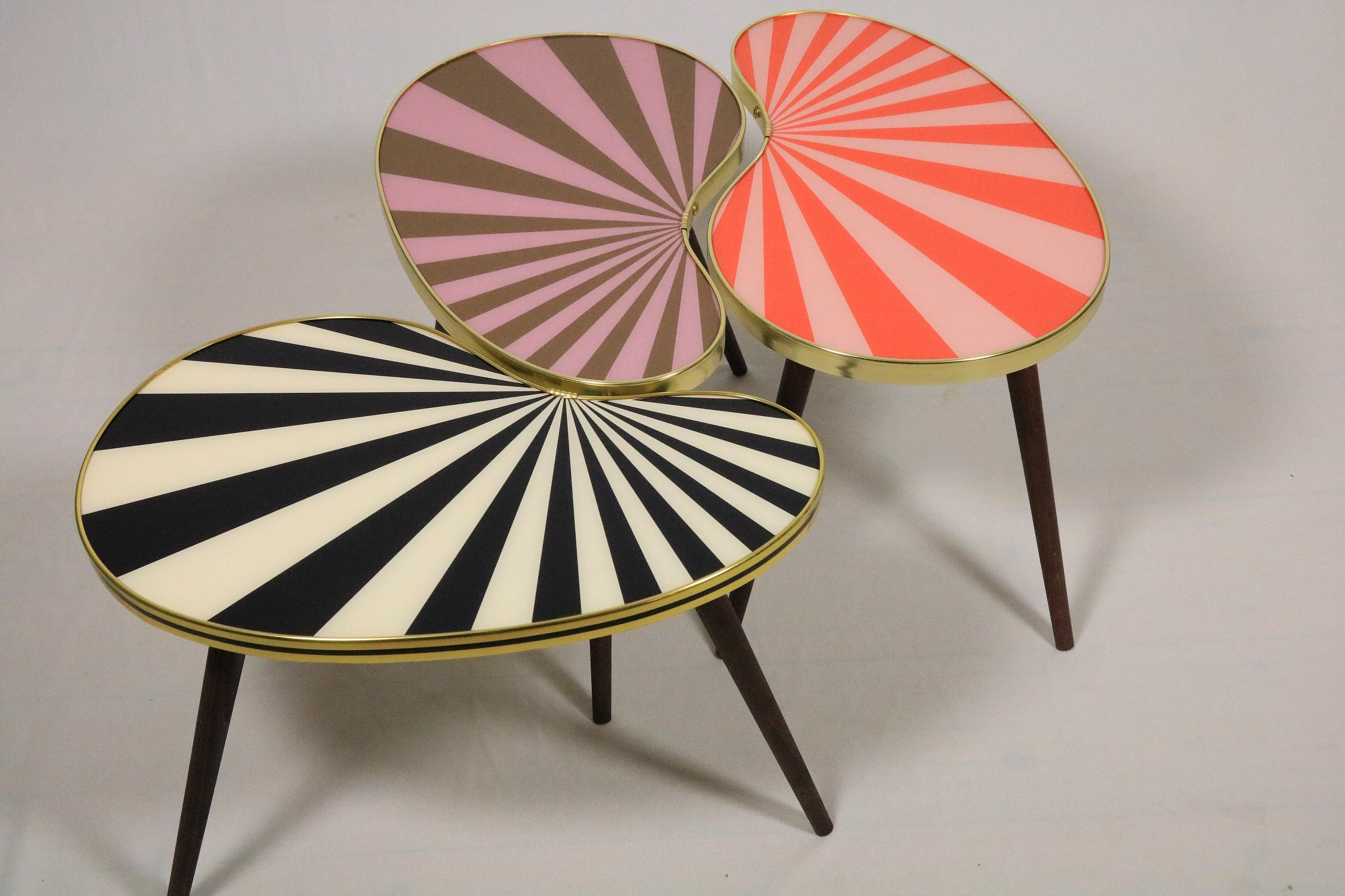 Small Side Table, Kidney Shaped, Pink-Taupe Stripes, 3 Elegant Legs, 50s Style For Sale 1
